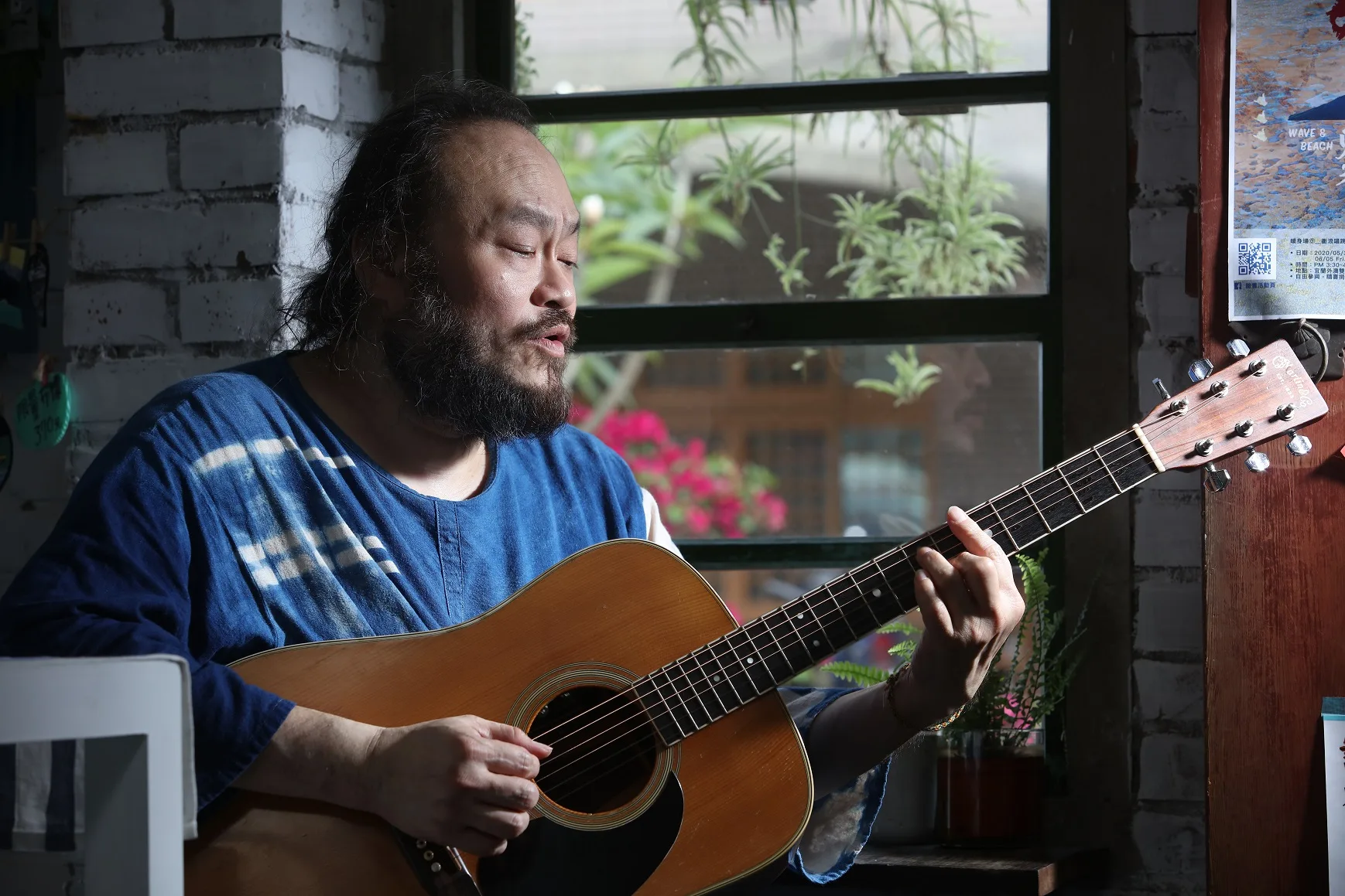 2025台南客家藝術節邀請金曲獎客家歌手謝宇威演唱。台南市政府提供