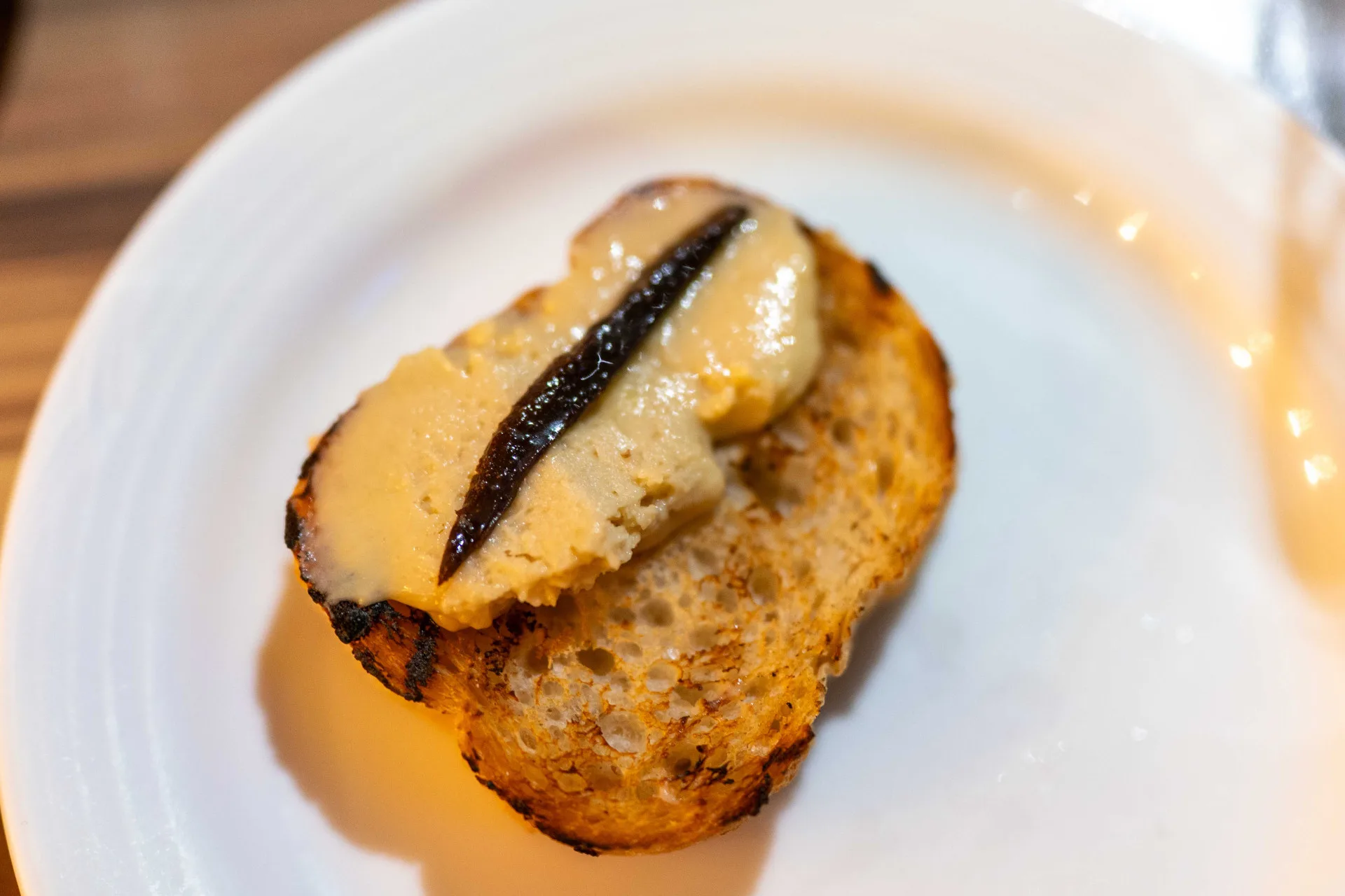 炭烤麵包佐發酵奶油老菜脯(Burro e Rapa Secca Vecchia)。李台源攝