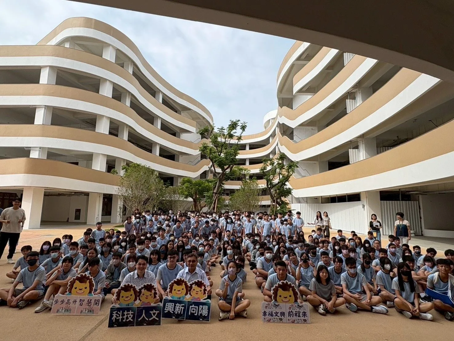 文興國中第二期校舍交付,國一、國二學生陸續入學。竹縣府提供