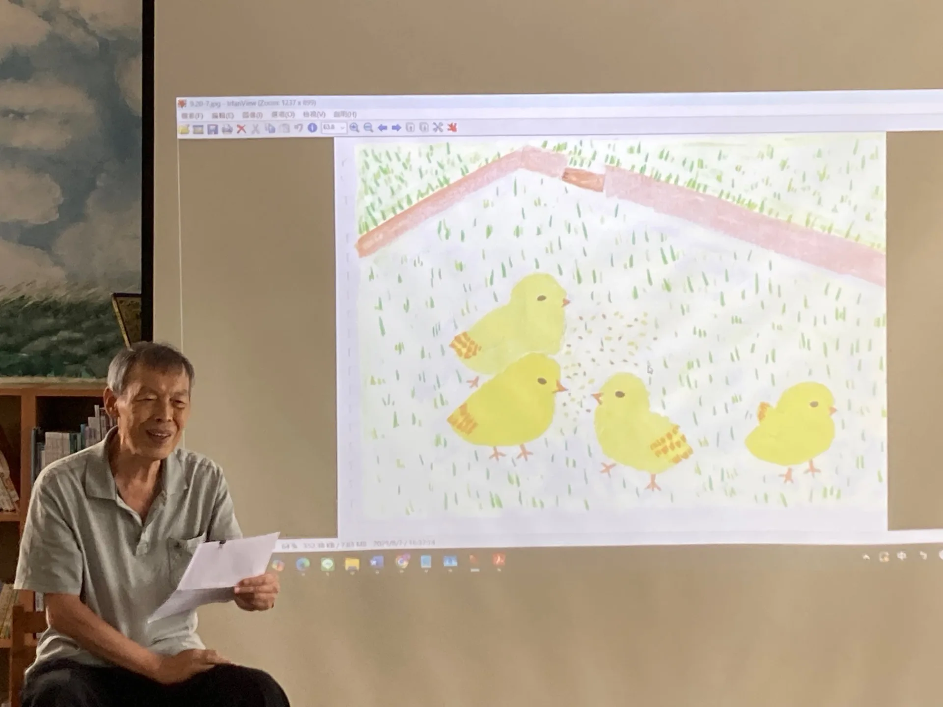 「讀一本客家」巡迴書展9月20日在苗栗三義圖書館兒童閱覽室舉行童謠活動。