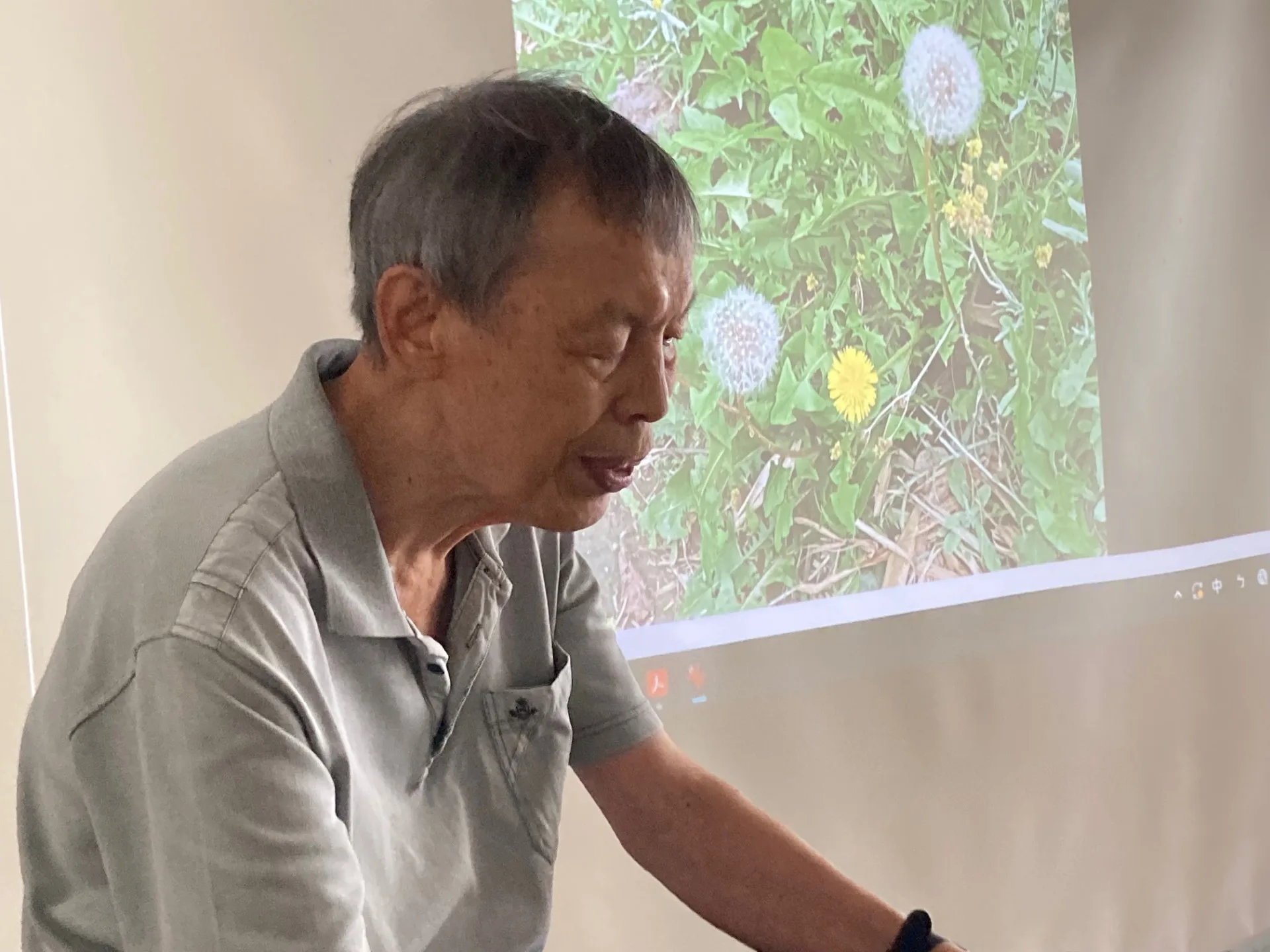 著作等身、出版超過50本書籍的馮輝岳，長年致力推廣客家童謠與兒童詩歌。