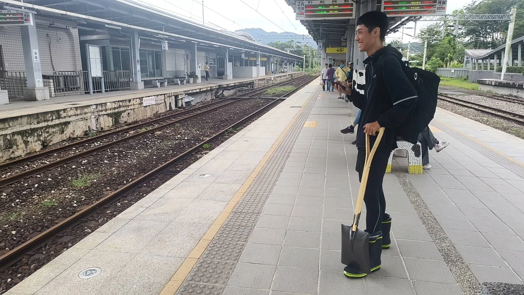 許多年輕人趕赴花蓮光復協助救災復建。吉雷米-一粒米FB粉專授權使用