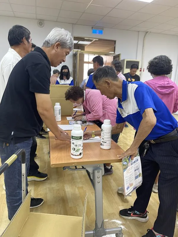 企業協助丹娜絲颱風受災農戶 免費提供植保資材助復耕。佳和農化提供