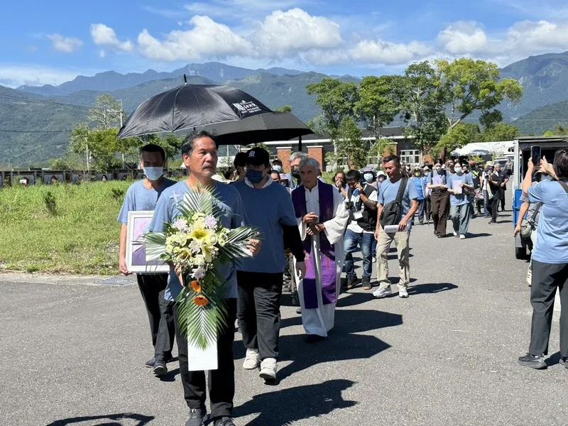 花蓮馬太鞍溪堰塞湖溢流造成18死6失聯，30日宗教團體辦頭七法會，也有罹難者家屬舉行告別式。中央社