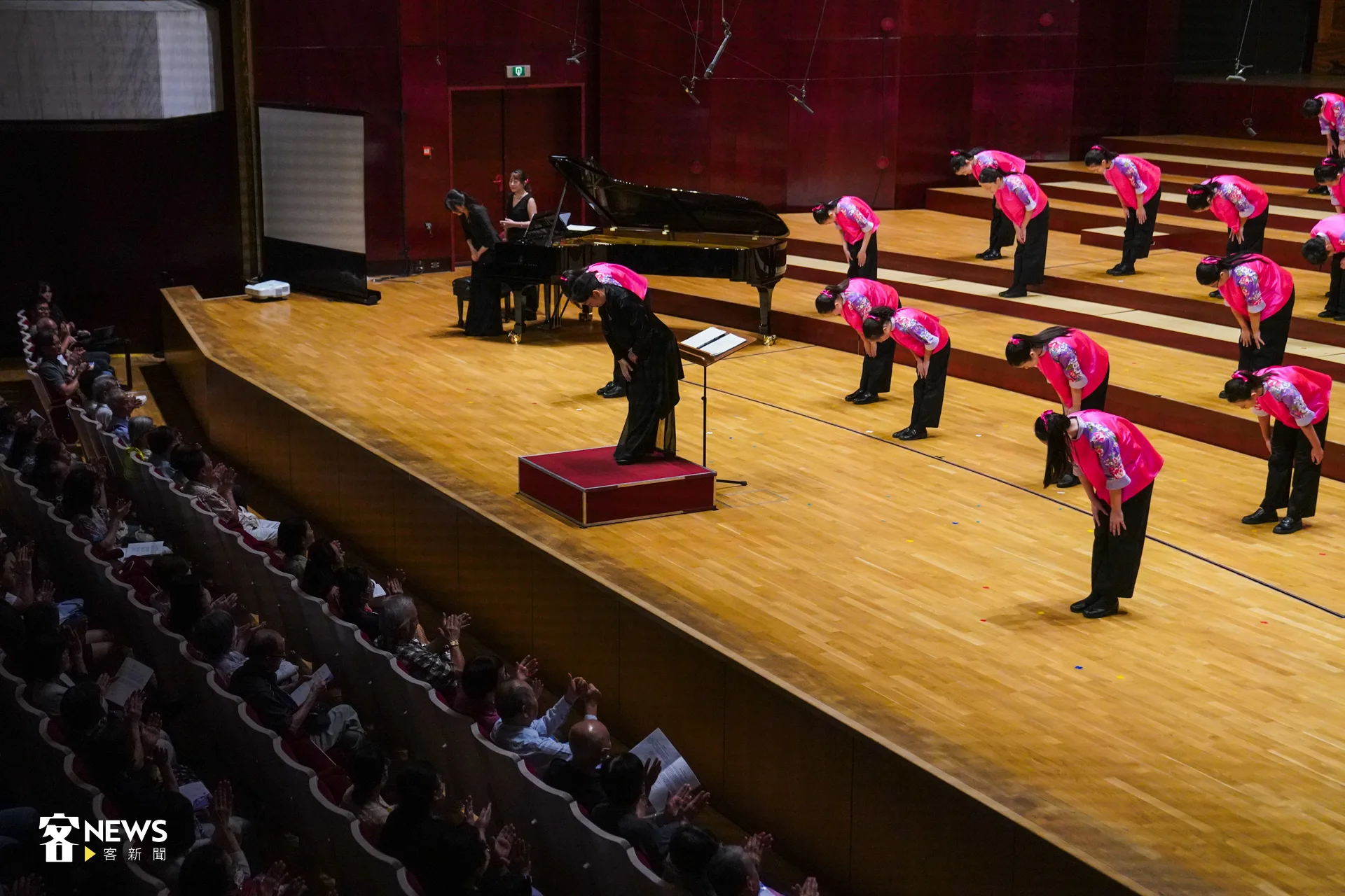 上半場的客語歌曲涵蓋四縣、海陸、大埔多種腔調。洪藝晅攝