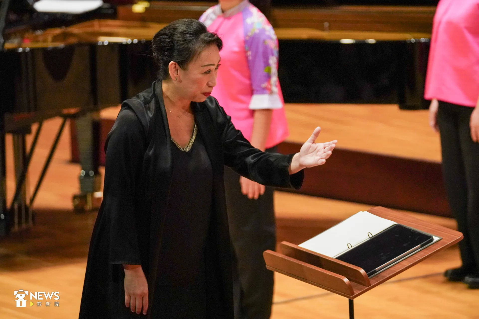 國客兒自2019年成立至今已邁入第6年，團長暨指揮彭孟賢指出，《揹帶个愛》以「背巾」意象出發，象徵母親對子女的愛付出與愛。洪藝晅攝