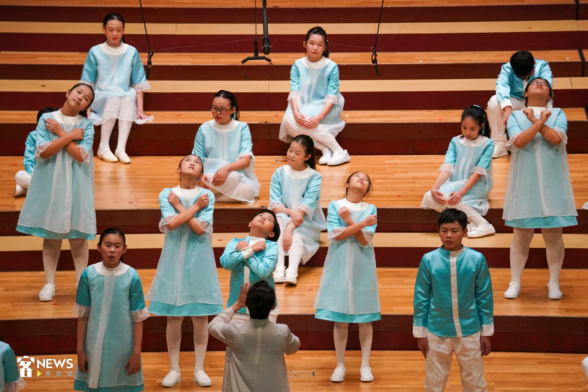 〈自由探戈〉融合歌聲與舞蹈動作，視聽兼具，台下掌聲不斷。洪藝晅攝