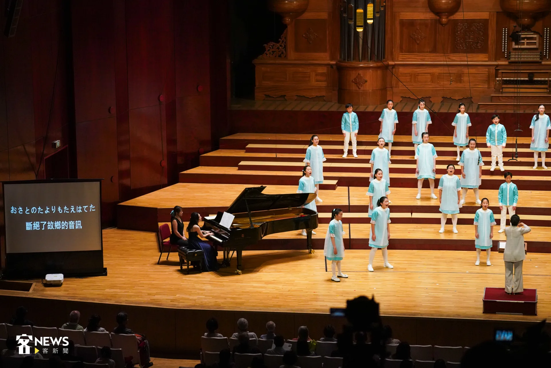 國客兒驚喜重現與日本大妻中野中學校·高等學校合唱團合作的〈紅蜻蜓〉，全場歡呼不斷。洪藝晅攝