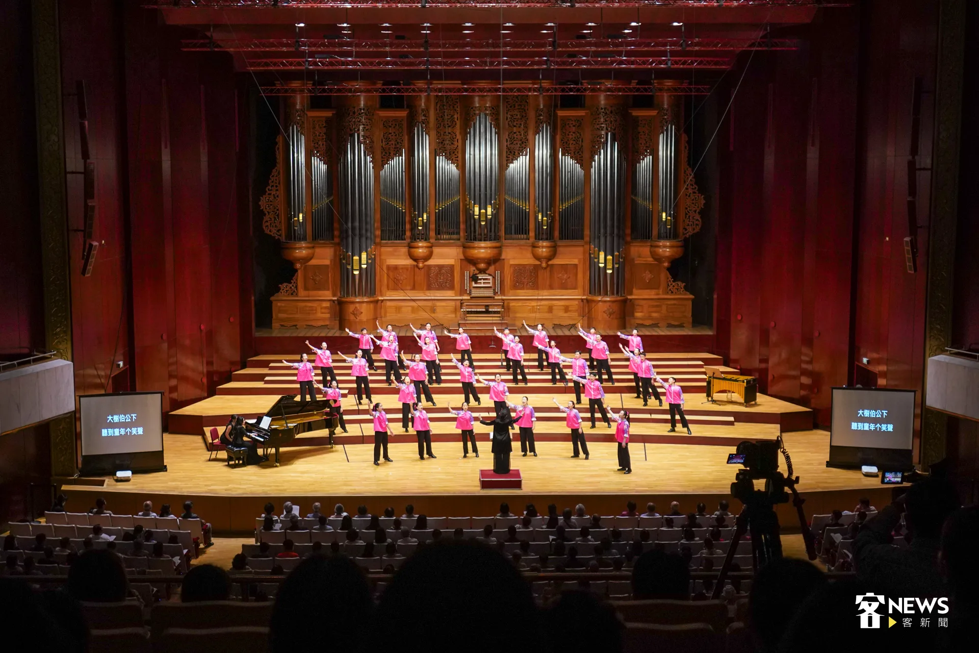 上半場的客語歌曲涵蓋四縣、海陸、大埔多種腔調。李宥妍攝