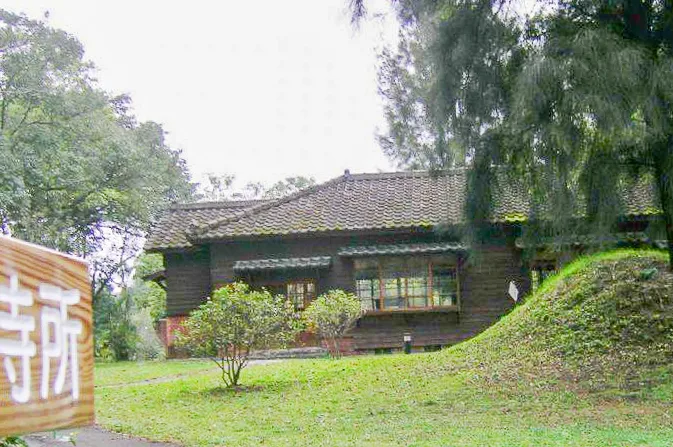 工研院在林照亮所居住的日式老家列為工研院招待所做永久的保留。旁邊列有林昭亮故居指示牌。陳權欣攝