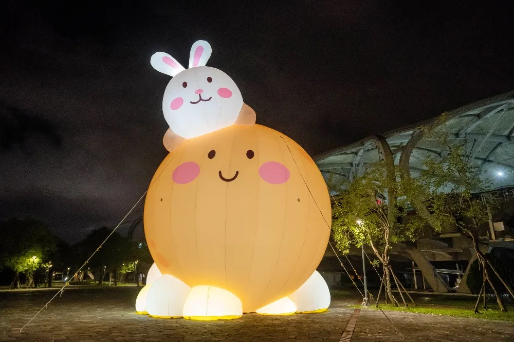 Q版月球與玉兔巨大可愛。冬山鄉公所提供