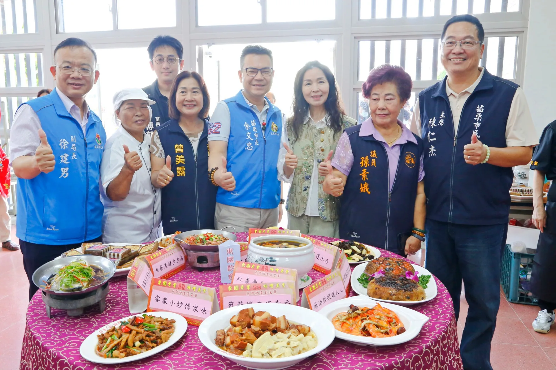 苗栗市公所10月25日下午將在貓裏喵親子公園旁舊經國路，舉辦2025客家四炆四炒美食嘉年華活動，邀請6家在地外燴業者，備席140桌客家經典四炆四炒佳餚。