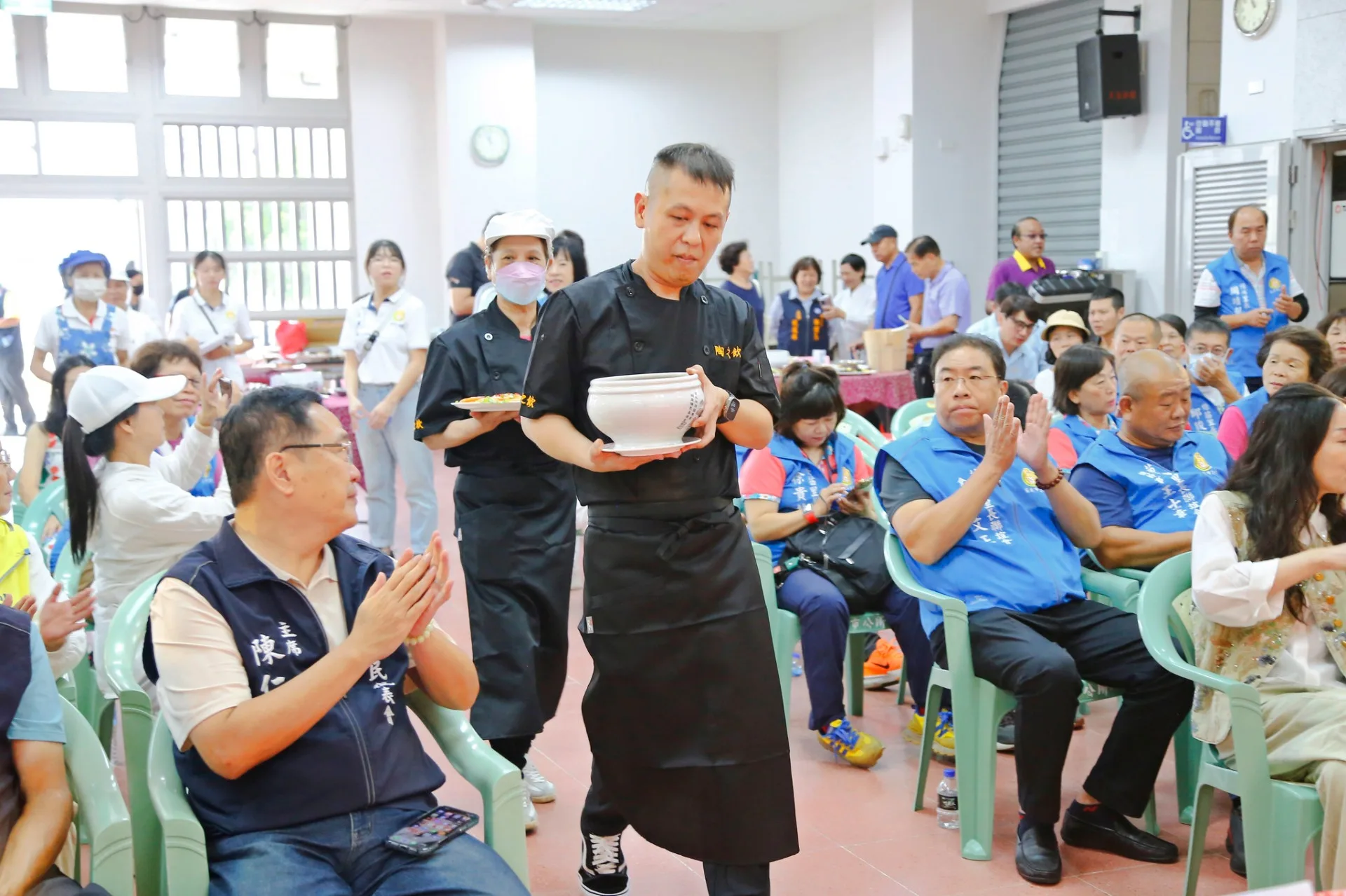 苗栗市公所10月25日下午將在貓裏喵親子公園旁舊經國路，舉辦2025客家四炆四炒美食嘉年華活動，邀請6家在地外燴業者，備席140桌客家經典四炆四炒佳餚。