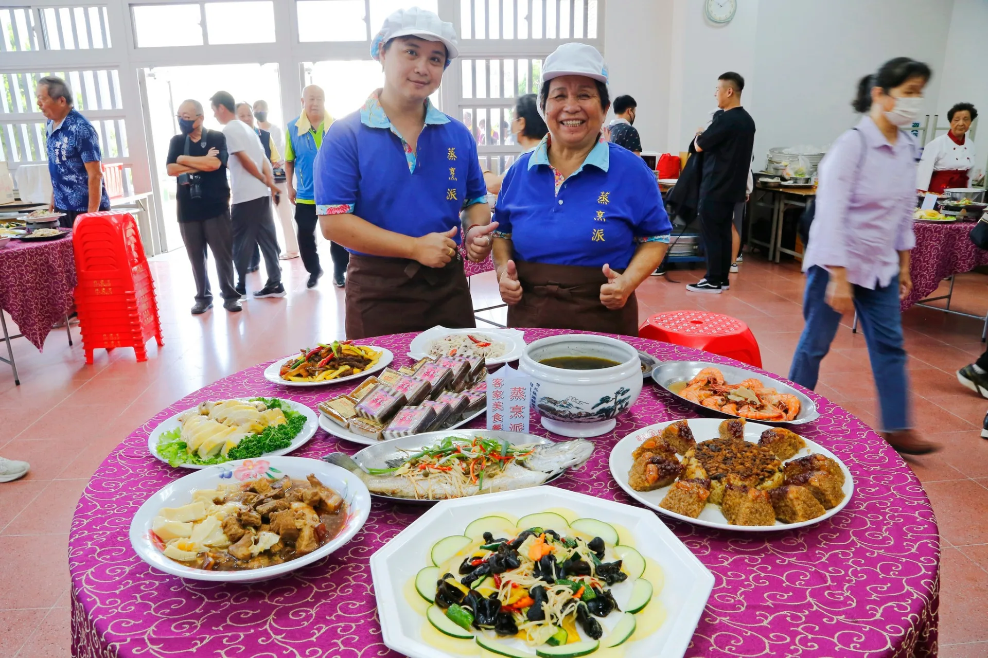 苗栗市公所10月25日下午將在貓裏喵親子公園旁舊經國路，舉辦2025客家四炆四炒美食嘉年華活動，邀請6家在地外燴業者，備席140桌客家經典四炆四炒佳餚。