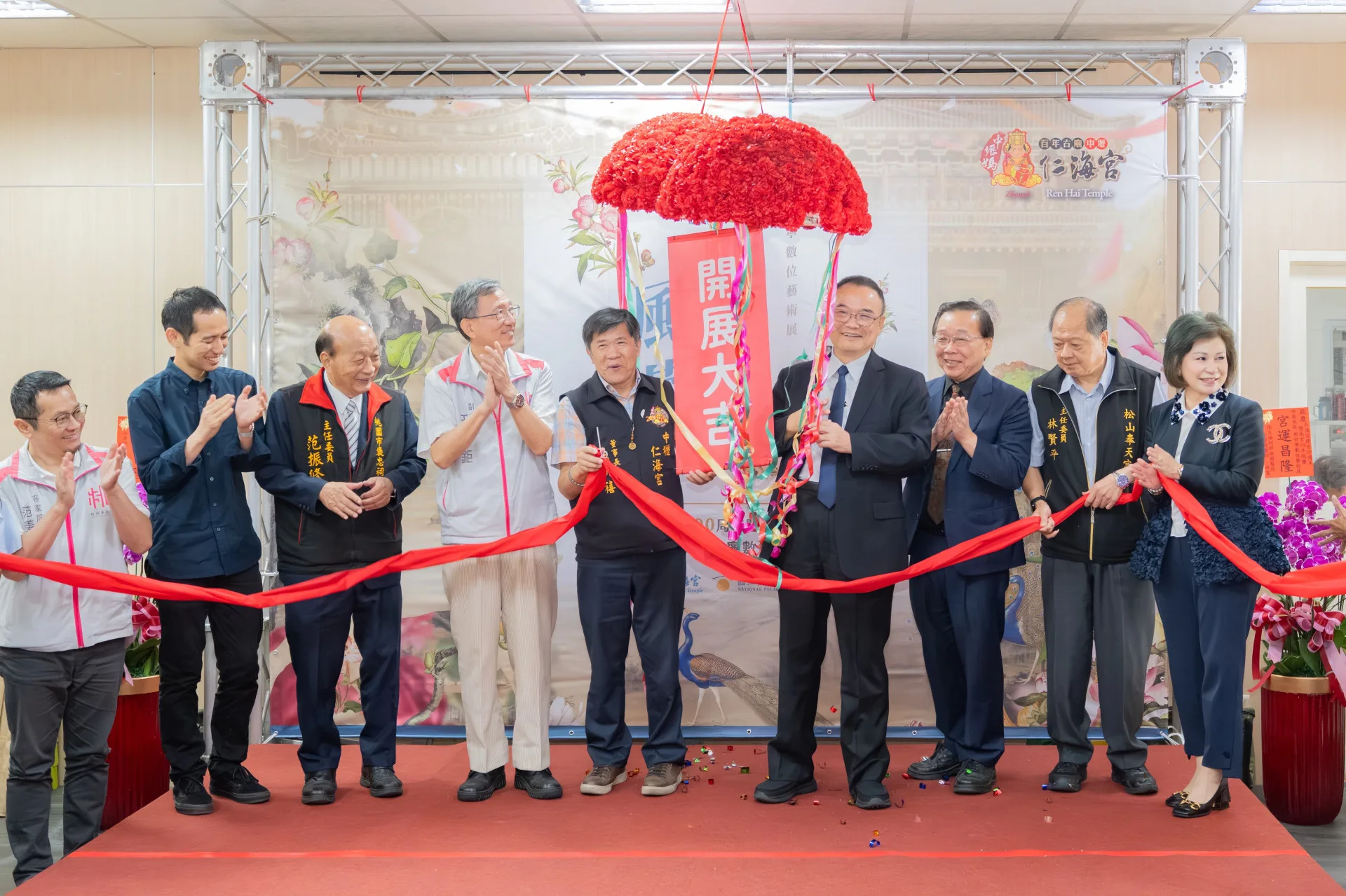 仁海宮自去年起與故宮合作舉辦3D數位文物互動展，成功將宮廟信仰空間轉化為文化展演場域<br />。桃園市政府提供