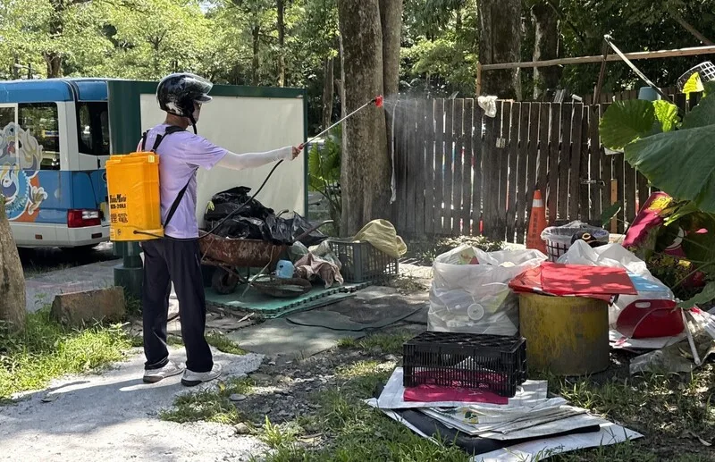 2025年宜蘭縣首例本土登革熱病例現蹤，確診者為40餘歲男子，同住4名家人目前尚無相關症狀，感染源仍待釐清，縣府衛生局30日表示，已針對個案住家環境等加強化學防治噴消作業。宜蘭縣政府提供