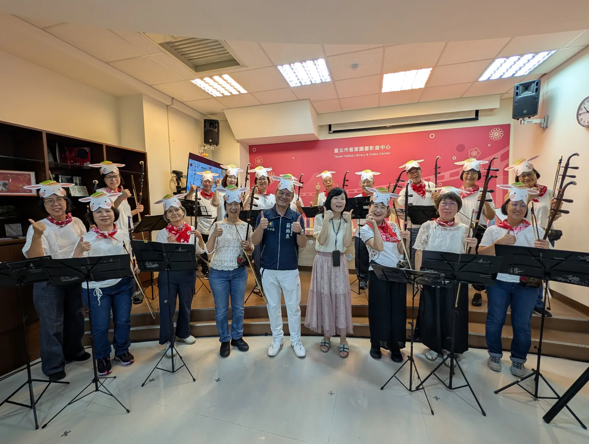 圖影中心中秋系列活動二胡班表演。北市客基會提供