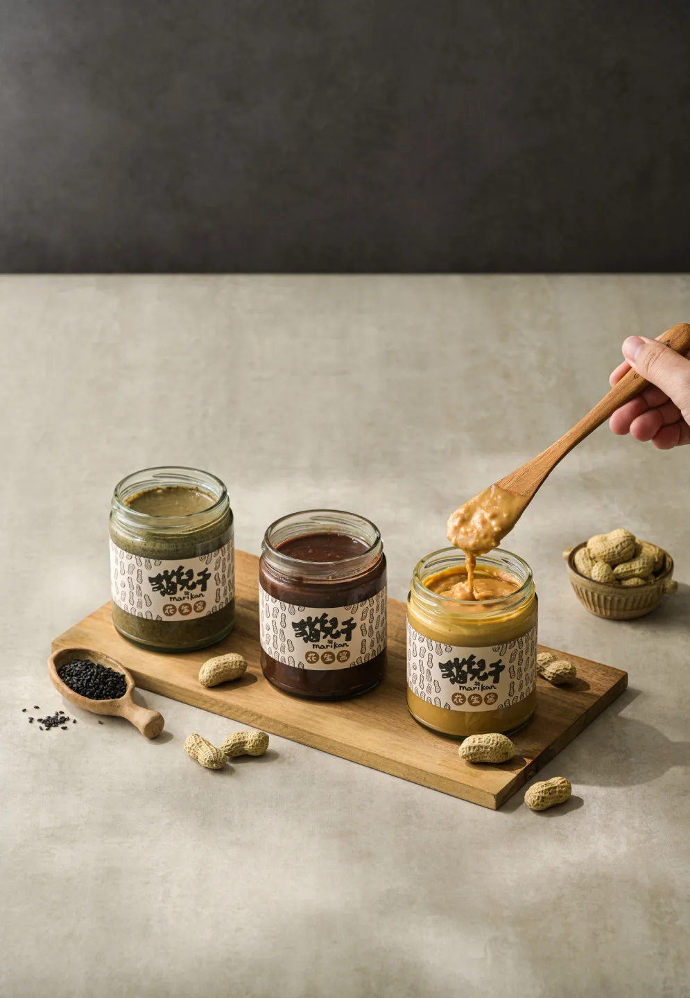 位在詔安客庄的貓兒干村花生醬，是「客家幣」合作店家之一。顏惟親表示，透過客家幣拓展了新客群。貓兒干村花生醬提供