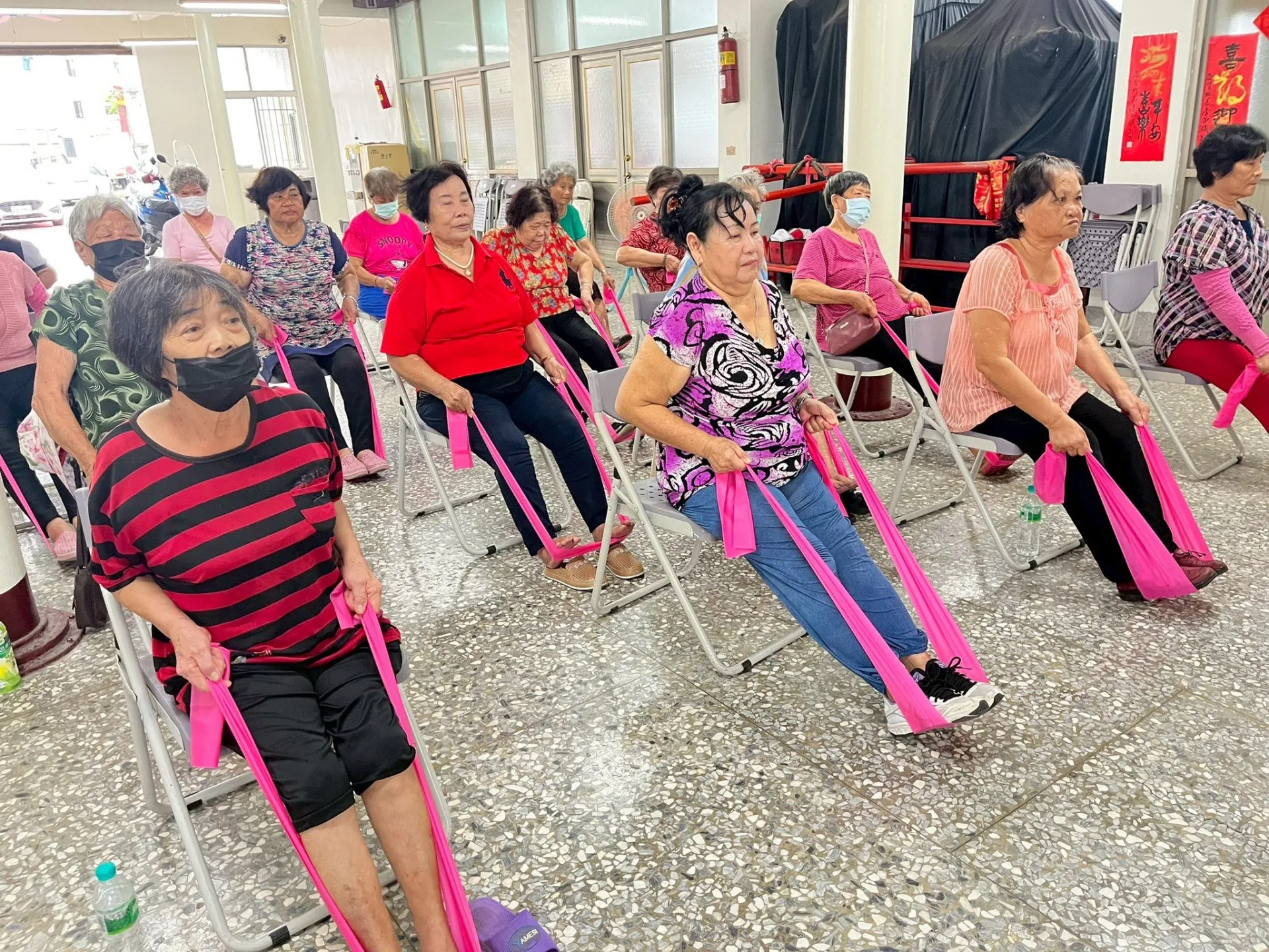 今年9月甫成立的「豐榮村老人據點」，是當地第一個長輩據點，固定在週一、週二開設課程與提供餐食。翻攝自豐榮村慢慢行 臉書