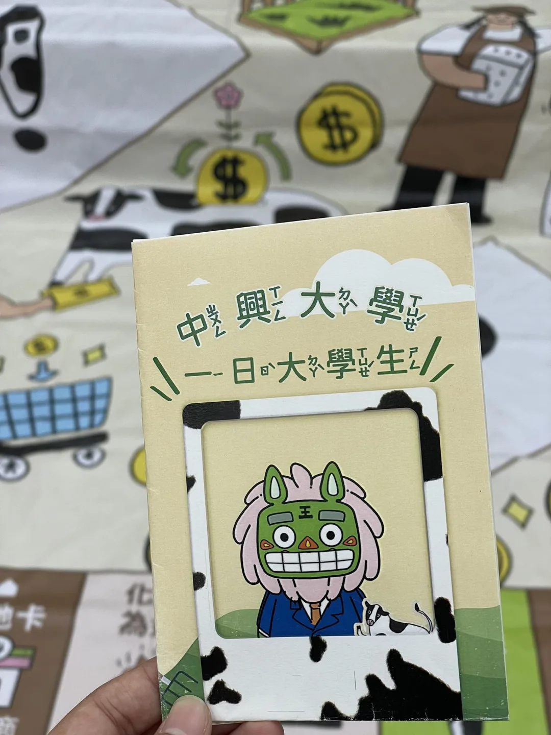 顏惟親與臺中中興大學合作USR計畫，她帶著豐榮國小全體學生前往校區參訪。翻攝自豐榮村慢慢行 臉書