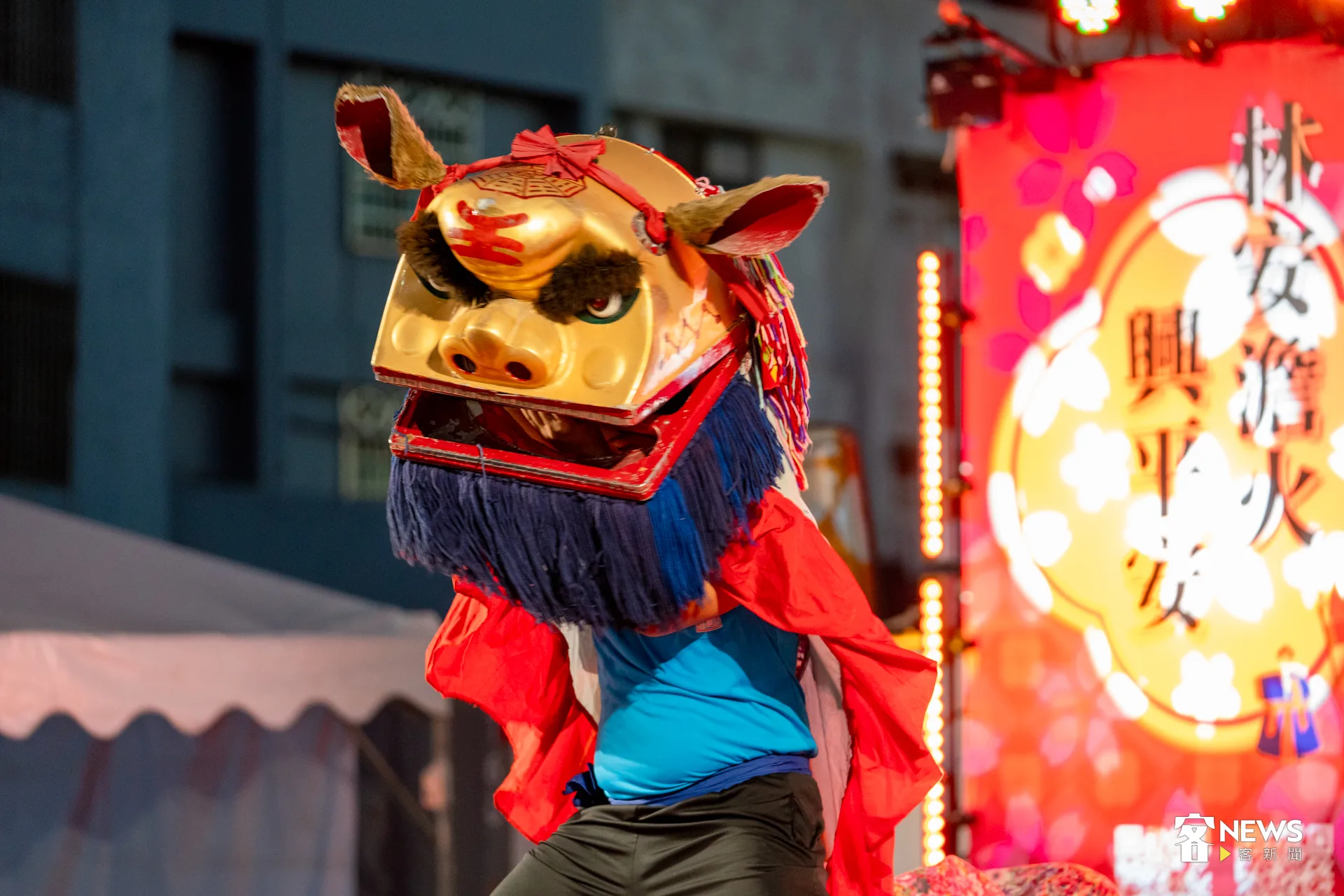 雲林崙背、二崙、西螺地區是客家五大族群中「詔安客」傳統聚落及人口分佈最多的區域，「開口獅」是詔安文化的象徵之一。洪藝晅攝