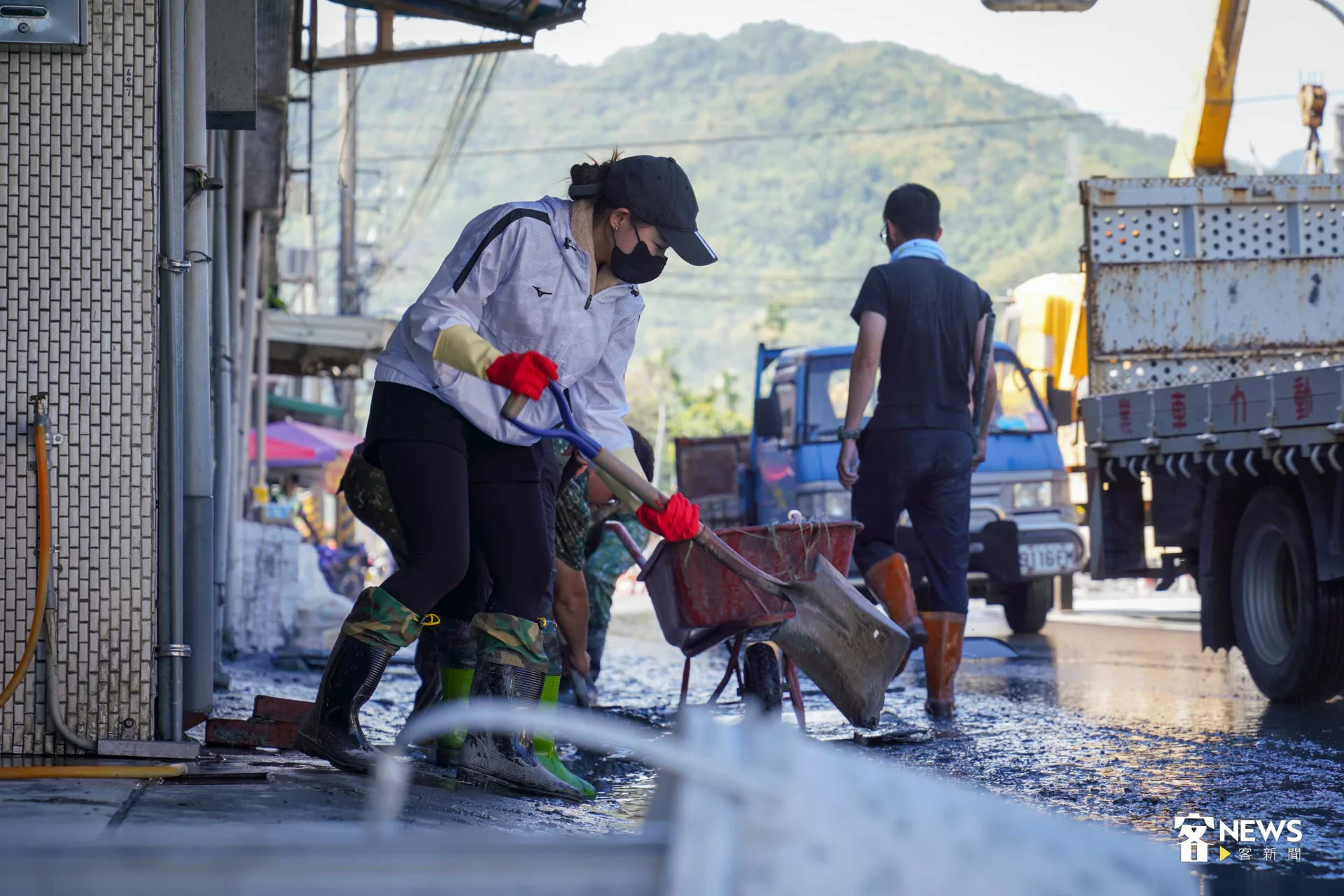林口長庚感染科主任、台灣感染症醫學會副秘書長謝顯森醫師提醒，民眾加入「鏟子超人」行列前，應先評估自身健康狀況。范修語攝