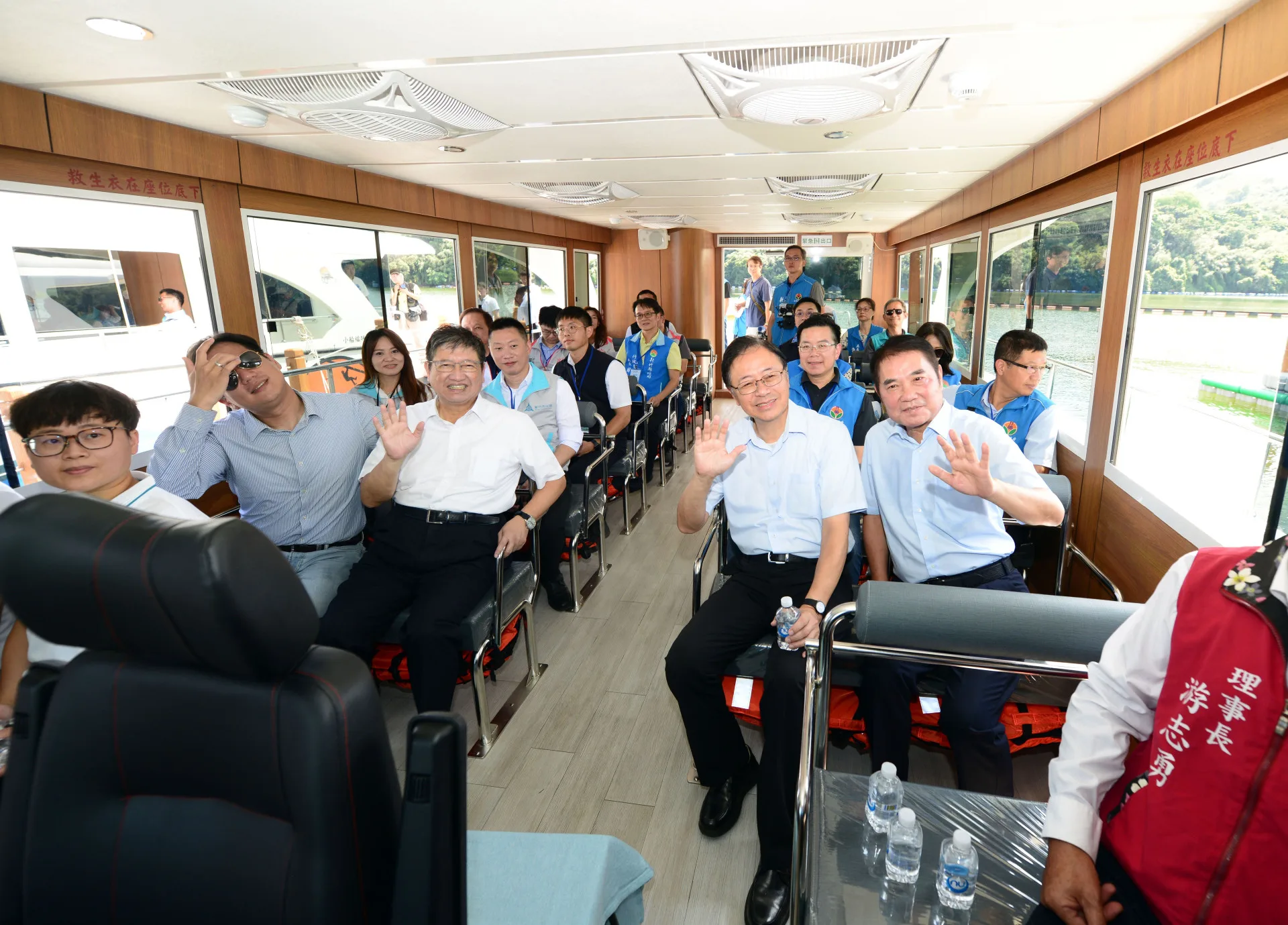 桃竹竹苗4縣市首長遊湖欣賞明德水庫風光。