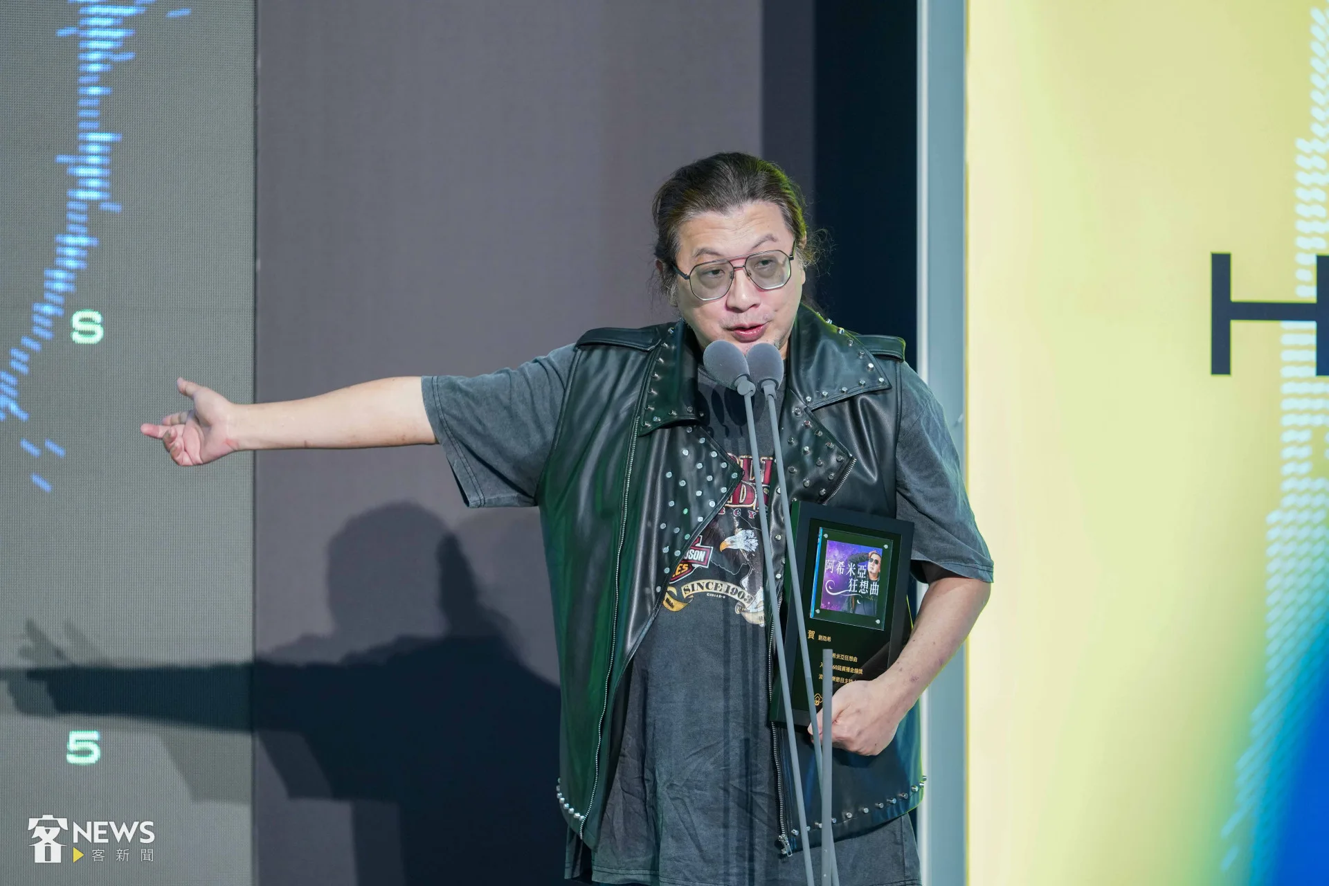 金曲歌手劉劭希直言，客家廣播節目要能在金鐘獎得獎非常困難，但很感謝有機會用母語，做音樂的廣播節目。李台源攝