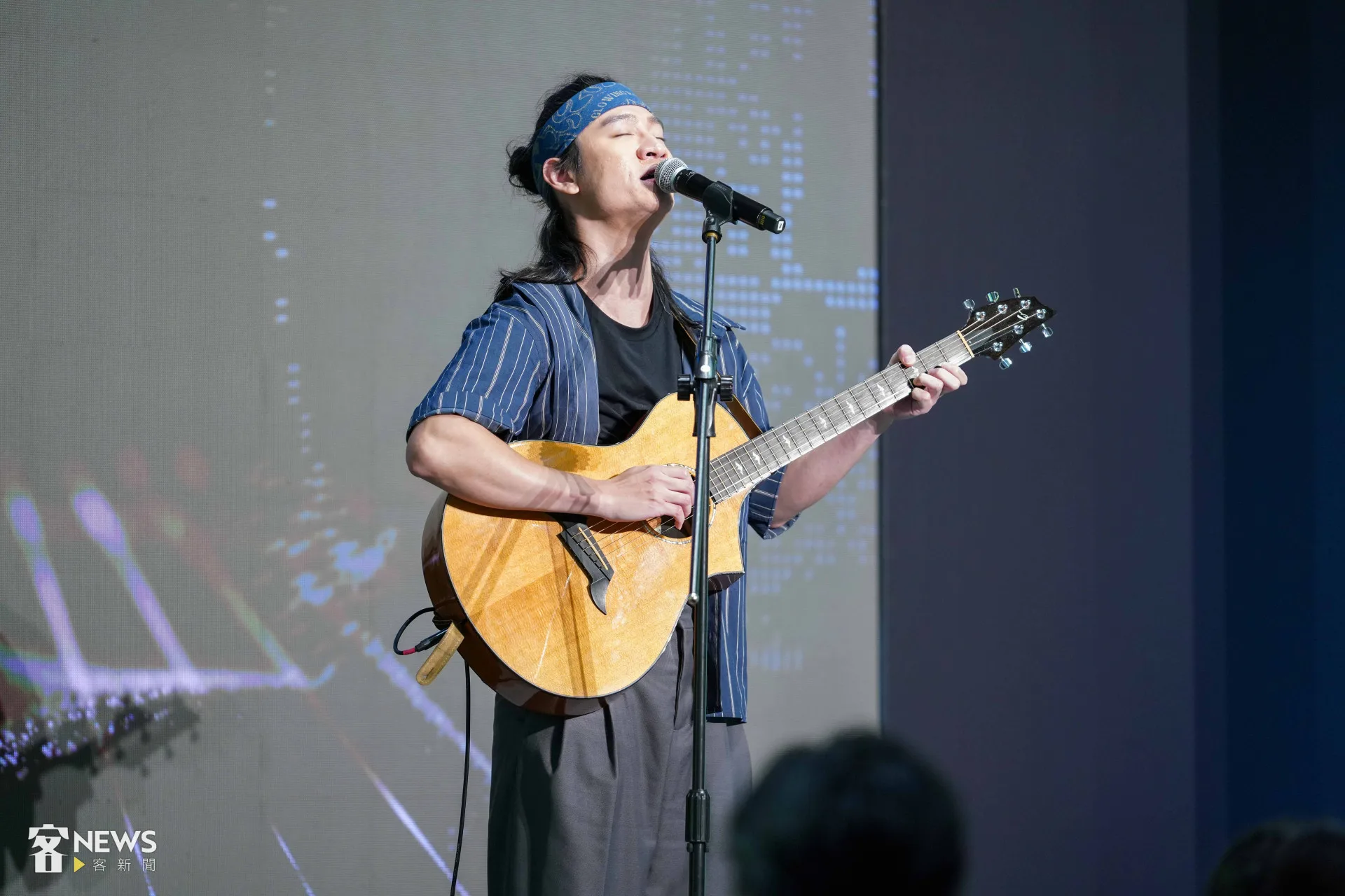 柯智棠演唱《星空下的黑潮島嶼》主題曲。李台源攝