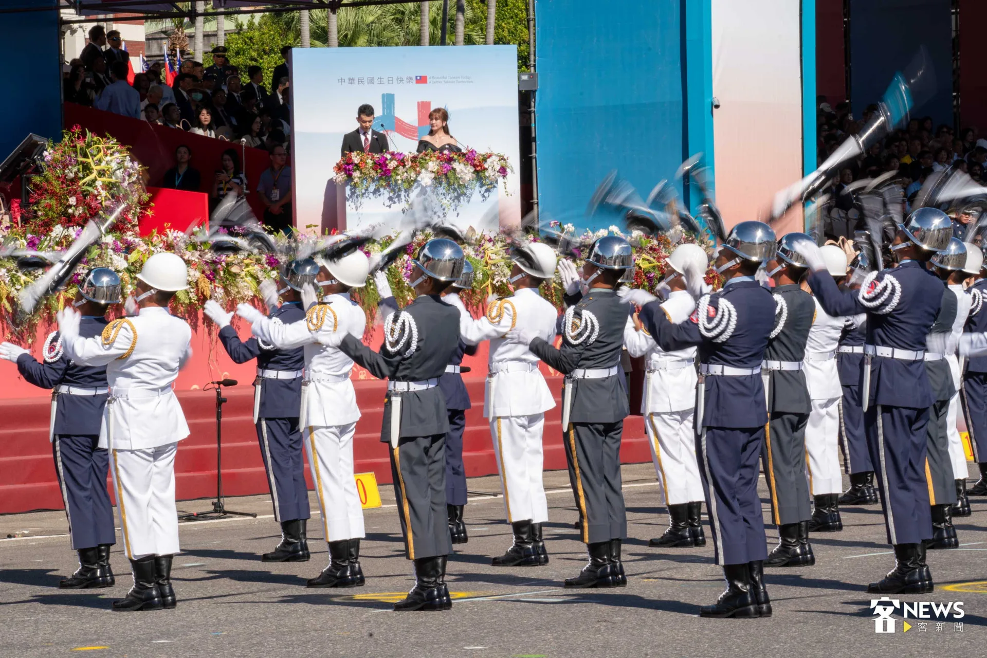國防部聯合樂隊暨三軍儀隊在國慶大典演出。范修語攝