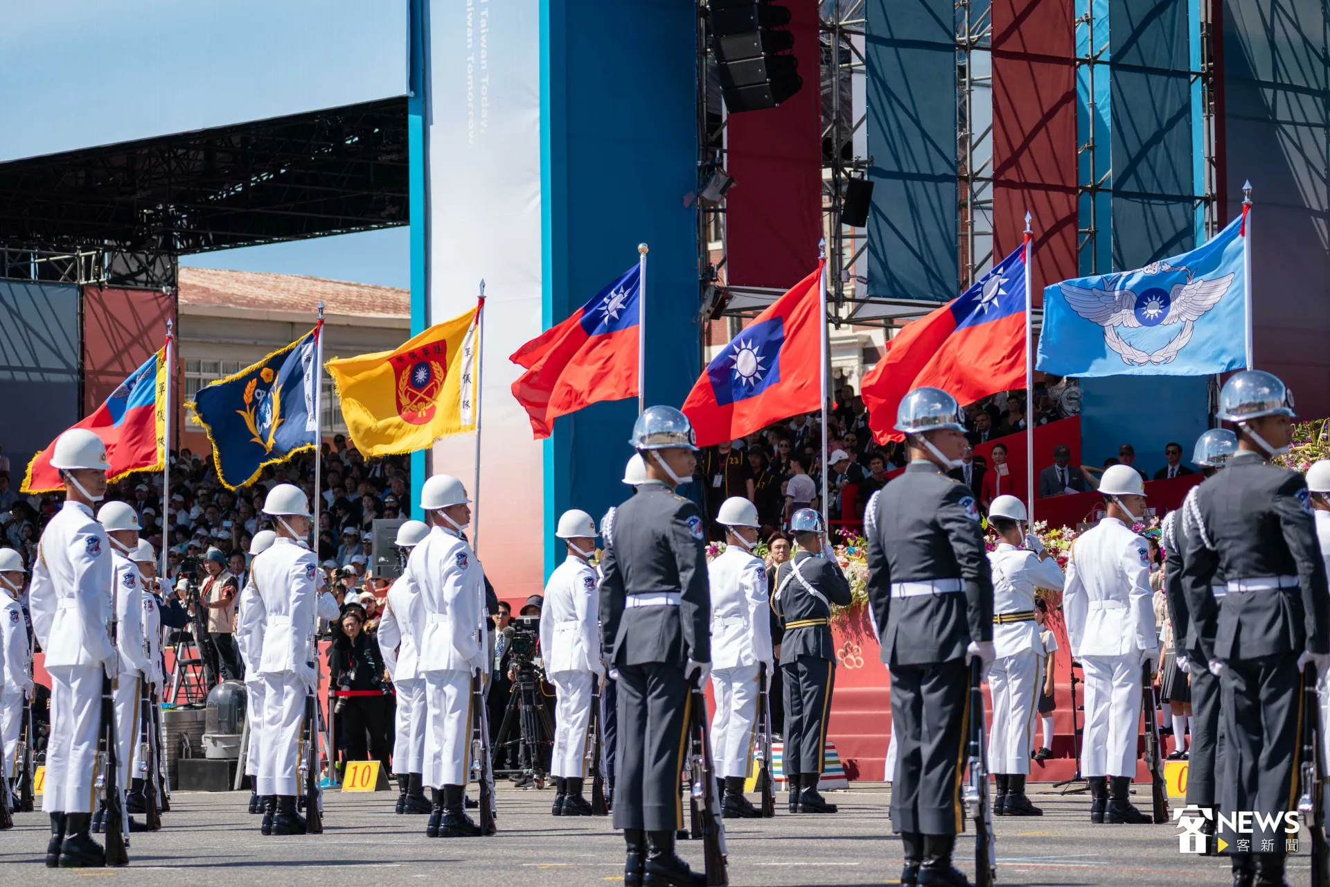 國防部聯合樂隊暨三軍儀隊在國慶大典演出。范修語攝