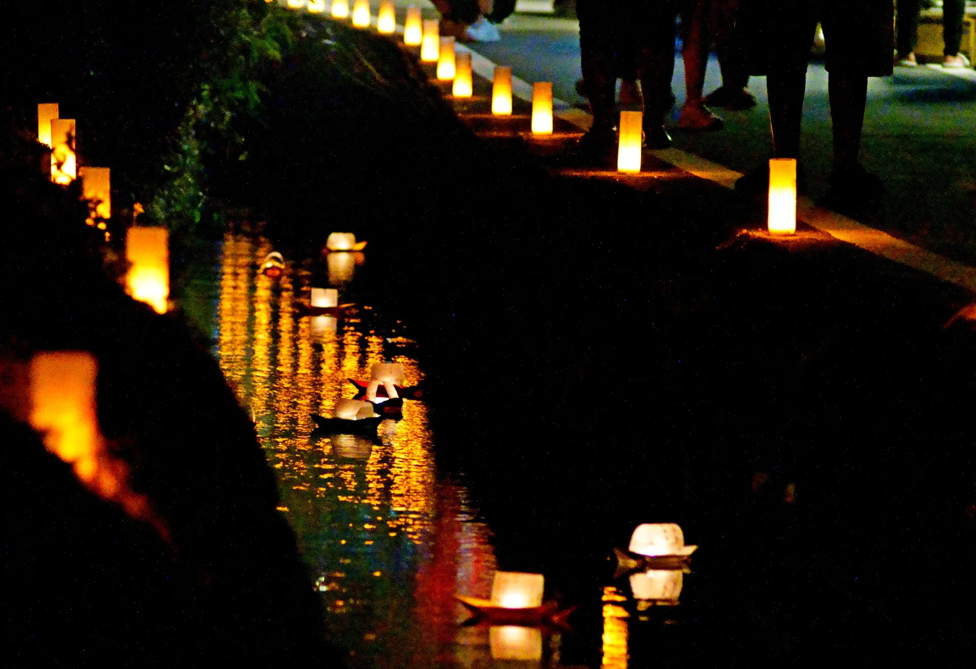 龍神山水祭最浪漫的五行祈福紙船施放活動。