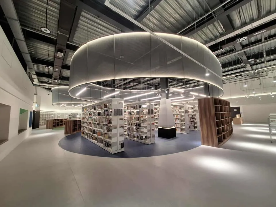 青埔智慧科技分館,鄰近機捷桃園國際棒球場及A19桃園體育園區站,交通相當便利。桃園市立圖書館提供