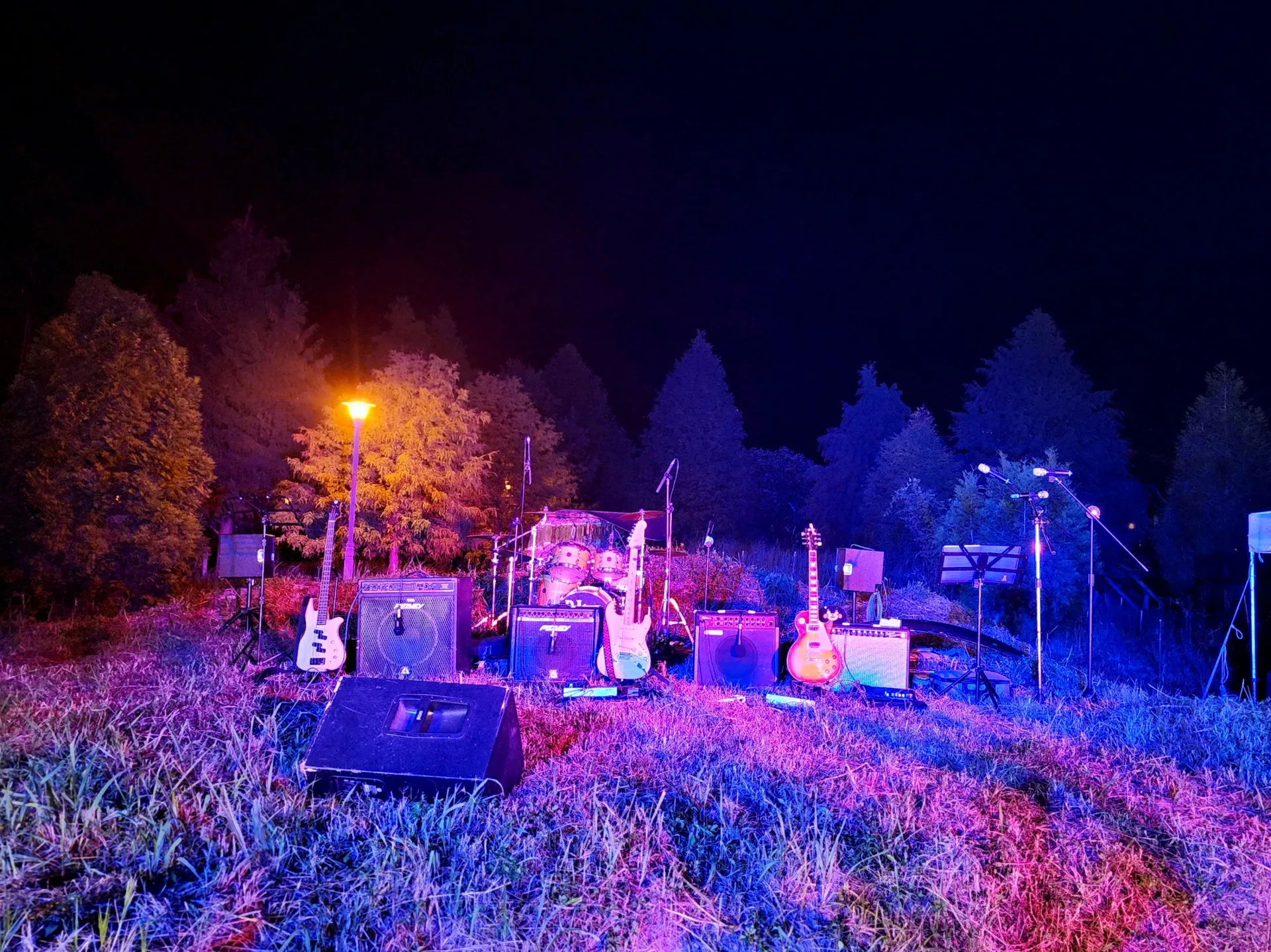 龍神山水音樂祭的演出地就在龍神山腳下，在美麗的景色聽團，是種多重饗宴。