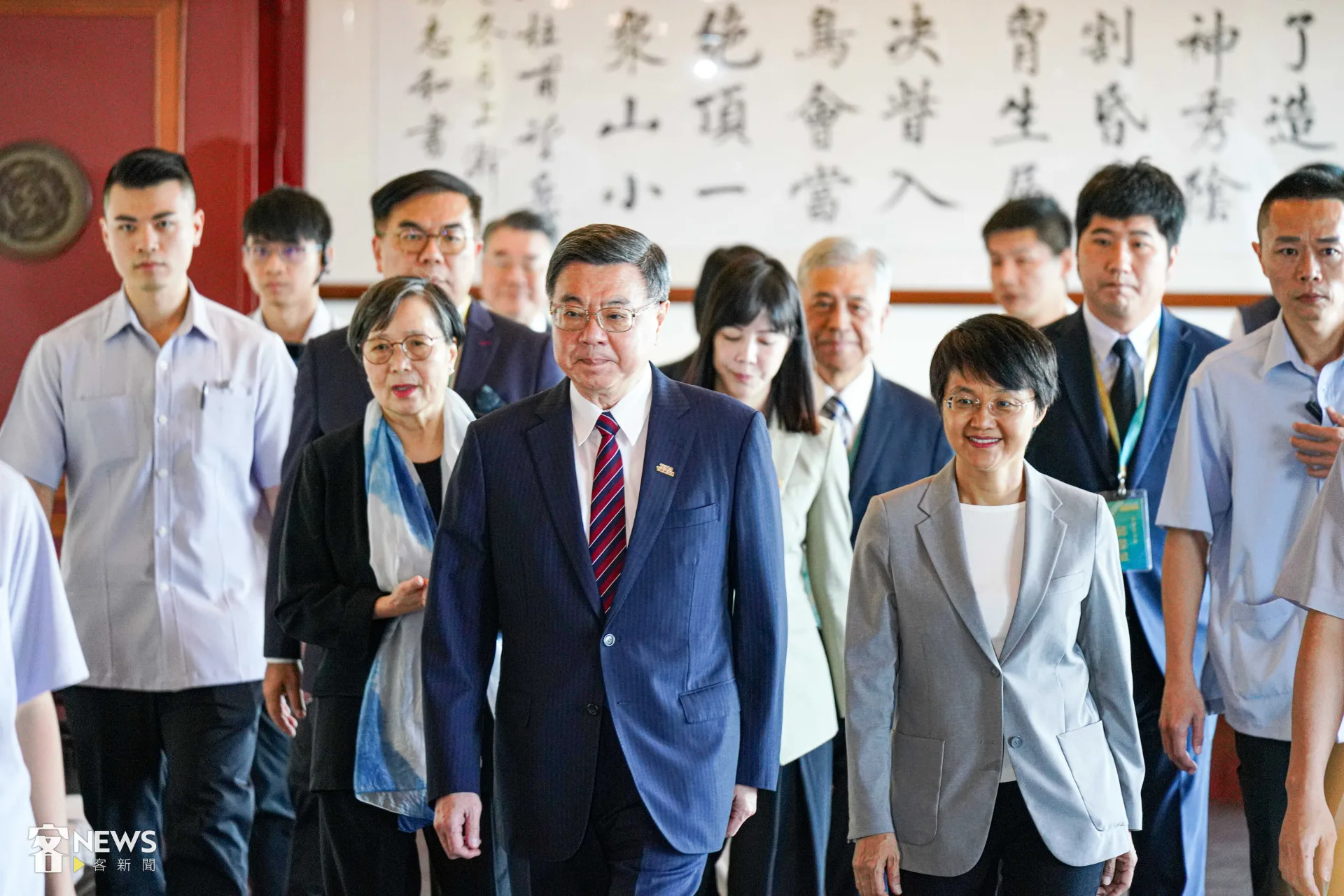 行政院長卓榮泰(前排中)、客委會主委古秀妃(前排右)、環境部長彭啟明、圓山飯店董事長葉菊蘭等人今天出席全球客家文化會議。李台源攝