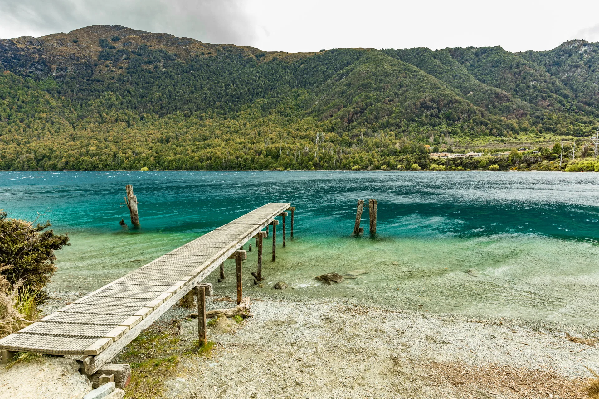 紐西蘭開放台灣旅客電子通關。圖為紐西蘭南島皇后鎮鮑伯灣（Bob’s Cove）。