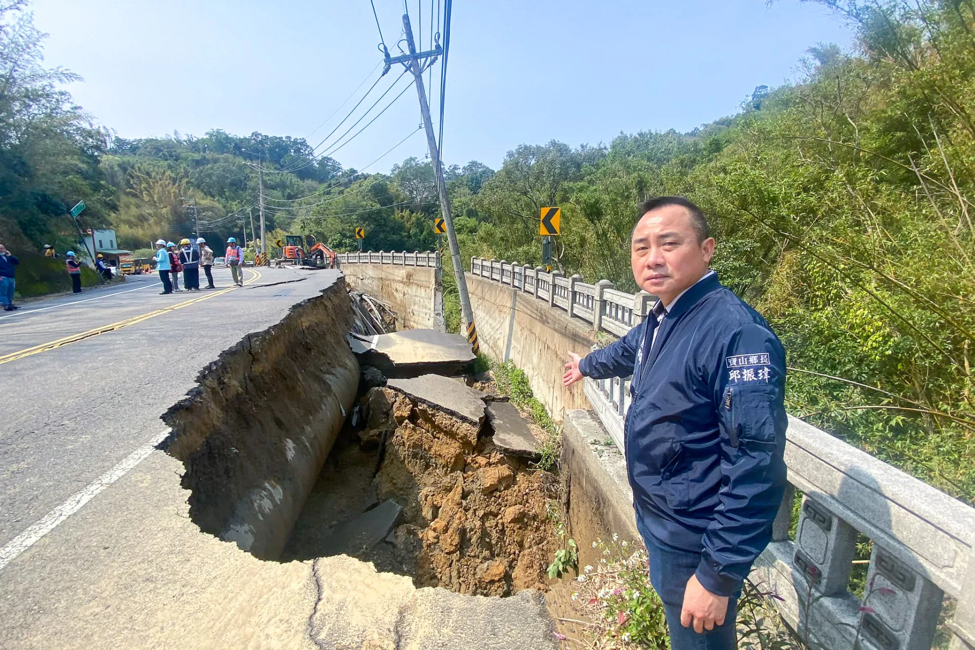 寶山鄉長前往探勘寶二跟寶一聯通管道被大水沖壞，憂心竹科的供水。他透露寶山第三水庫總儲水量達六千萬公噸是寶二的二倍。
