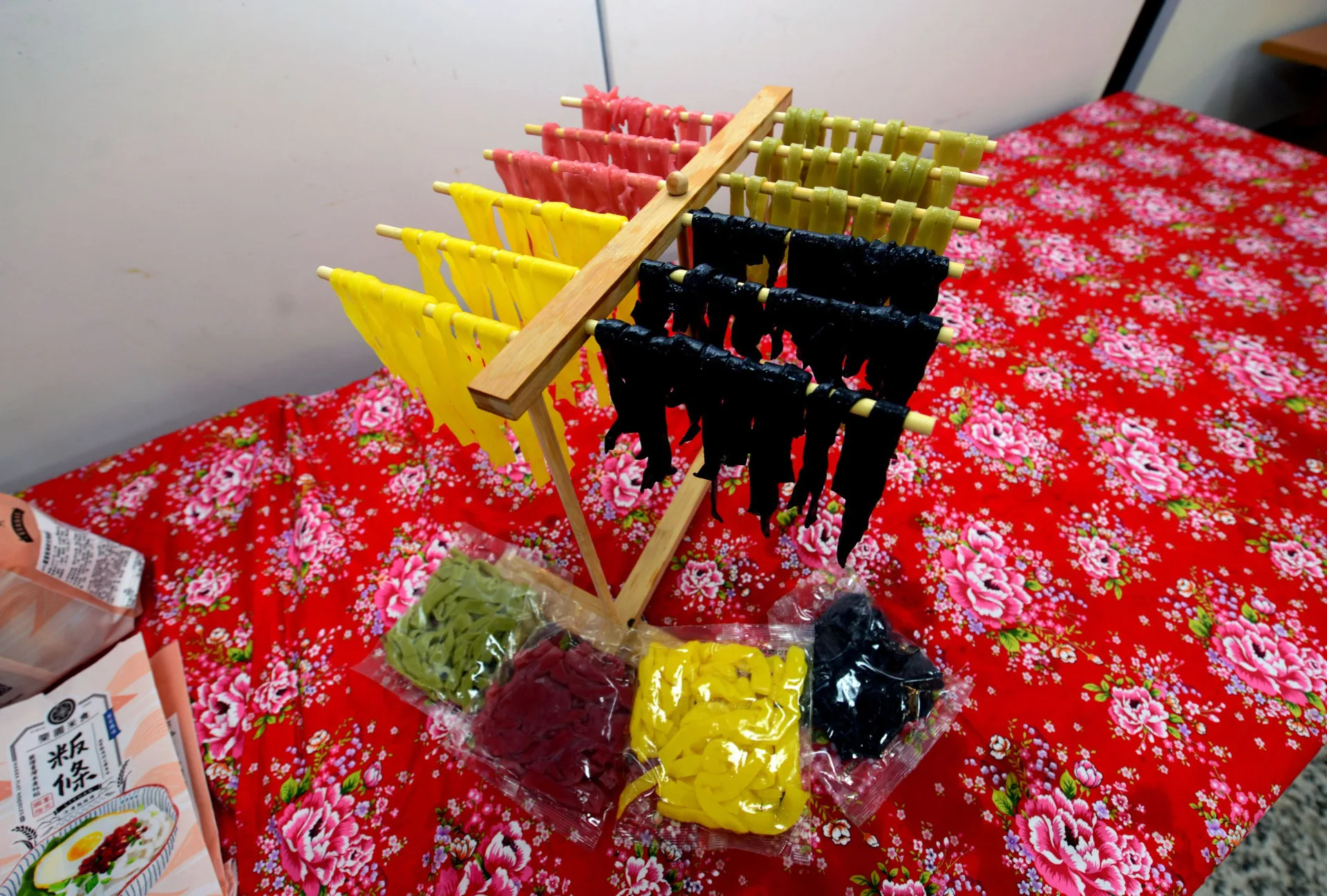 色香味俱全的五行粄條。