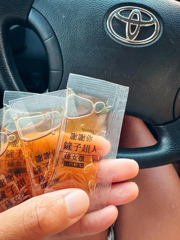 屏東蜂女孩光復鏟土被感動　萬包蜂蜜隨身包甜送災區