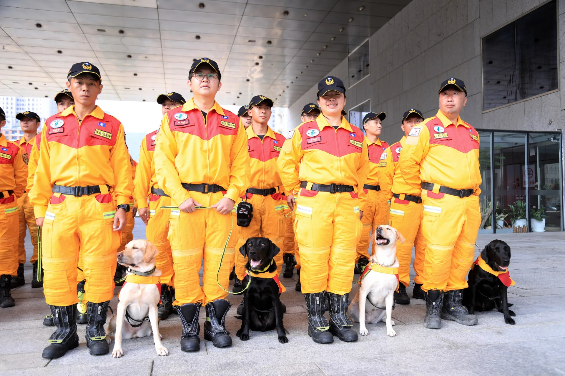 此次評測之搜救隊,包含104名成員、醫師、技師與搜救犬,皆為消防局及各專業領域菁英。台中市政府提供