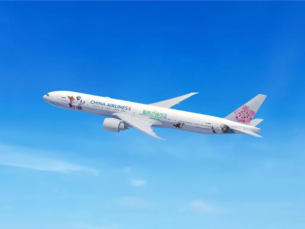 中華航空今（16）天宣布，將與迪士尼聯手推出台灣首架迪士尼彩繪機，以動畫電影「動物方城市 2」的人氣角色胡尼克 （Nick Wilde）、哈茱蒂（Judy Hopps）等，打造全新主題彩繪機。中華航空提供