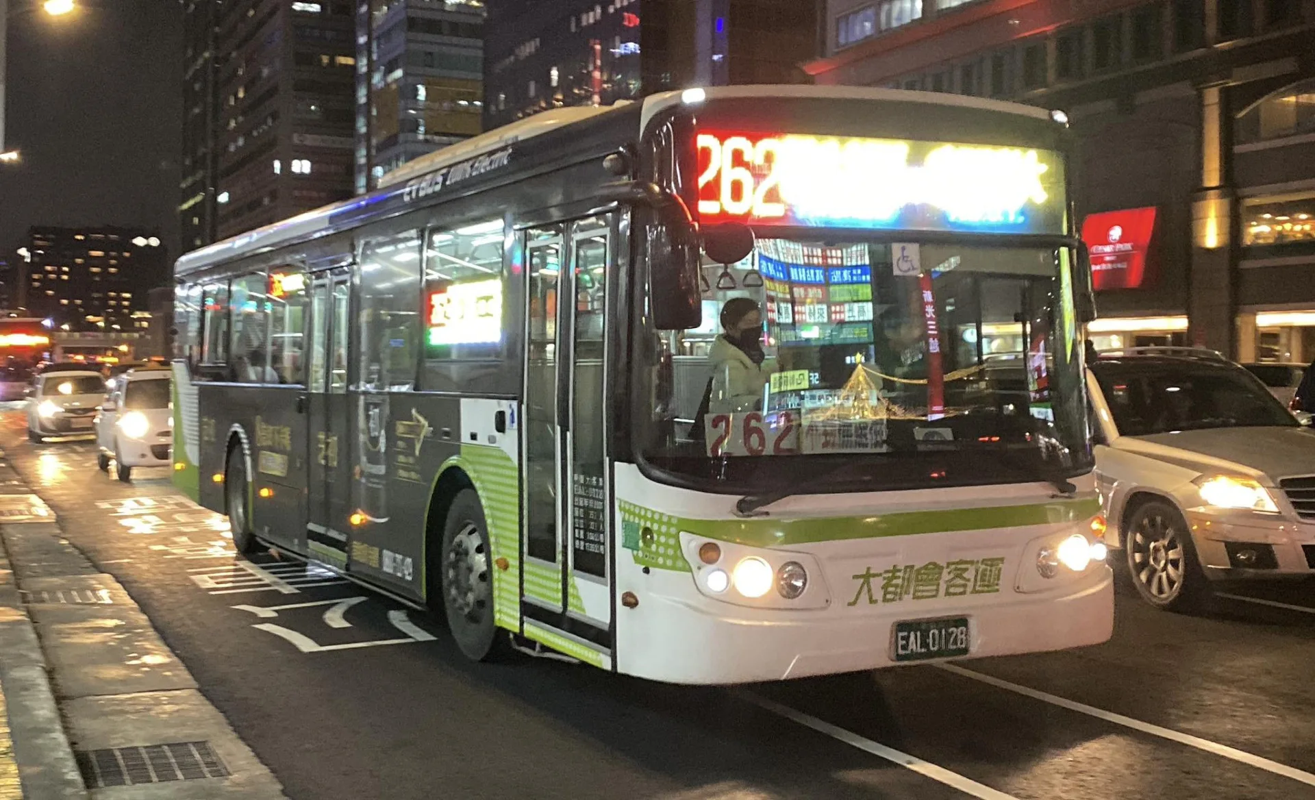 大都會客運火燒事故車資料照片。翻攝台灣巴士文化討論群