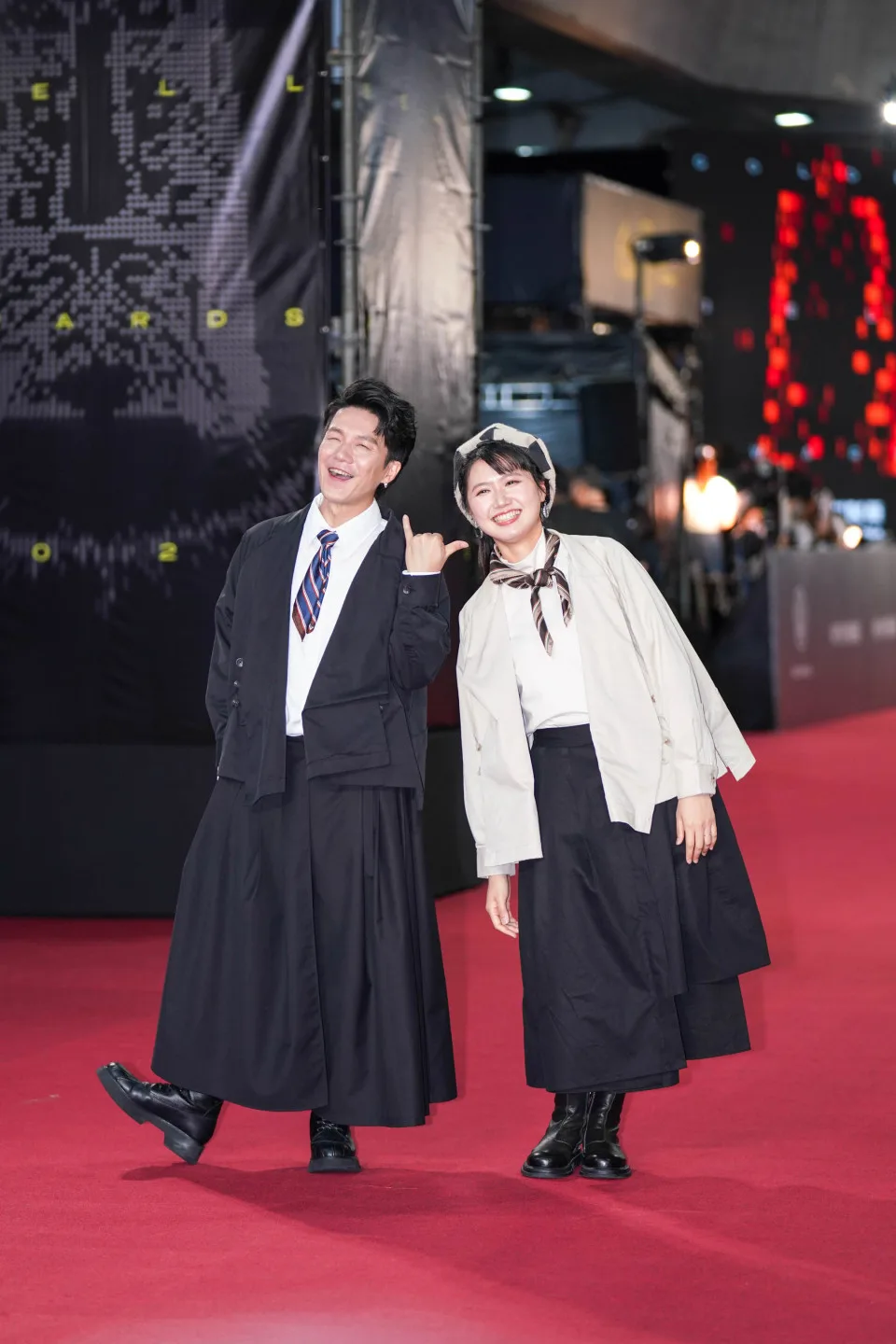 去年已抱走兒童少年節目主持人獎、今年入圍兒童節目獎的《學學嘴學學鼻》主持人彭浩秦、陳韻如應夏和熙要求，毫無包袱扮起鬼臉，成為紅毯的逗趣風景。范修語攝