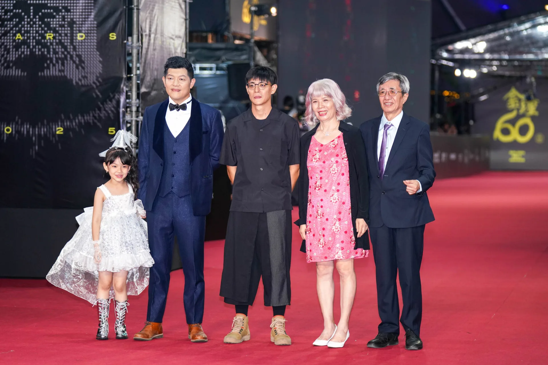 憑藉《吉日良辰客家封》入圍節目類導演獎的李嘉元、彭皓昀帶著家人現身紅毯。范修語攝