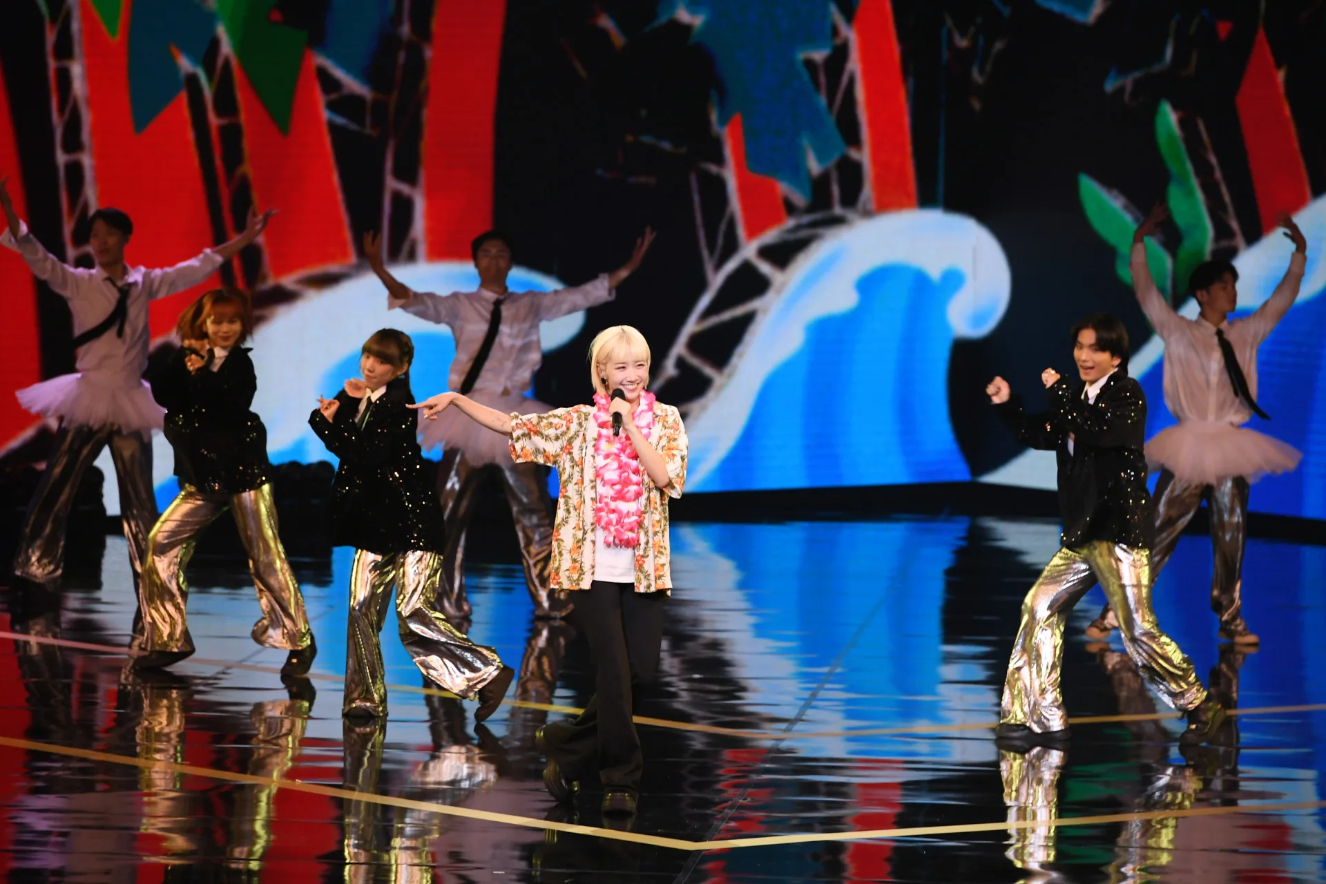 Lulu挑大樑帶來精采開場表演。三立提供