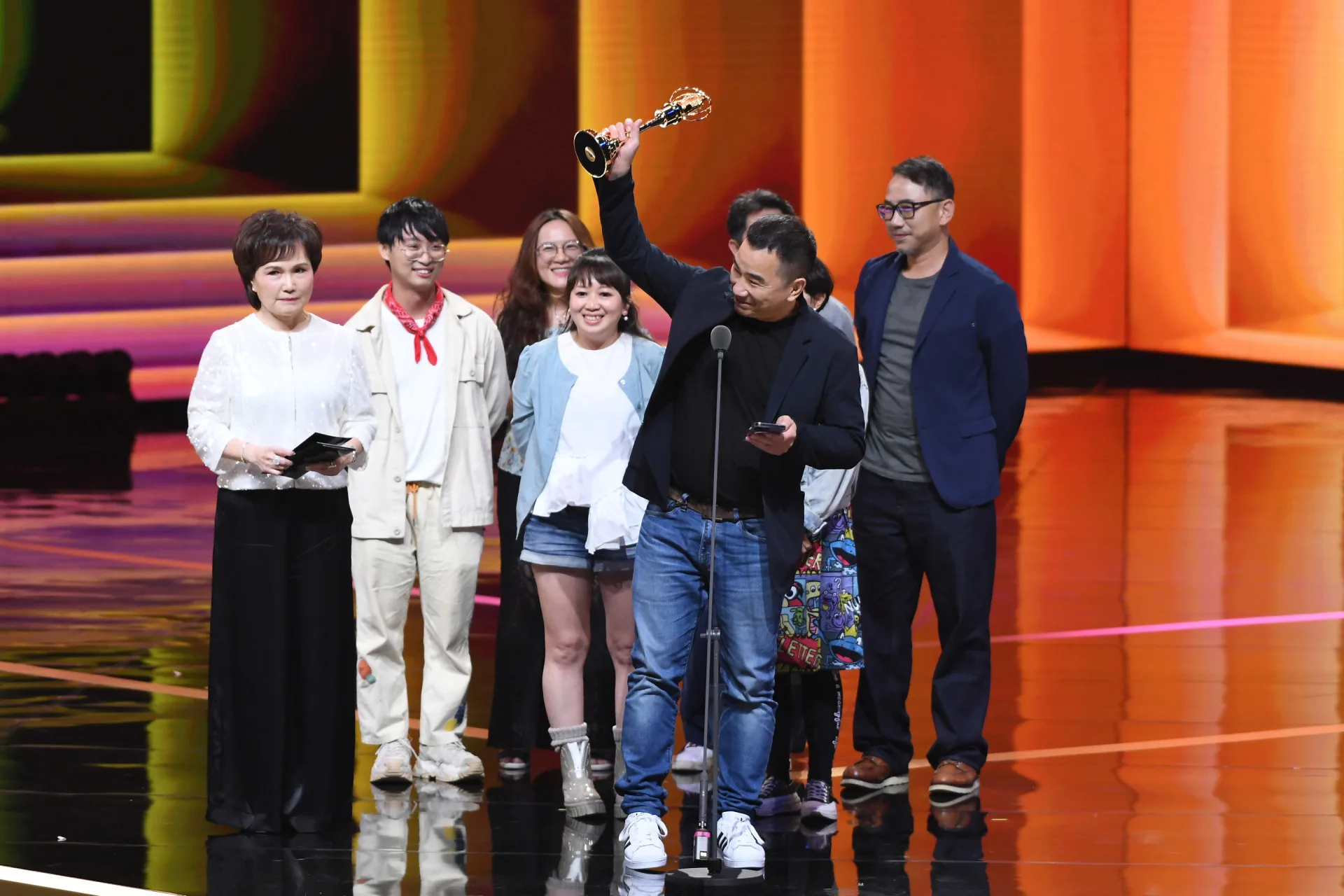 人文紀實節目則獎落《活力新故鄉》。製作團隊表示：「謝謝所有生活在這塊土地一起打拚的新住民，跟著節目一起7年了，時常匆匆忙忙，原本是不想出席的，但看到這麼多一起努力工作的人，讓原本已經疲憊的心，可以堅持走下去。」。三立提供