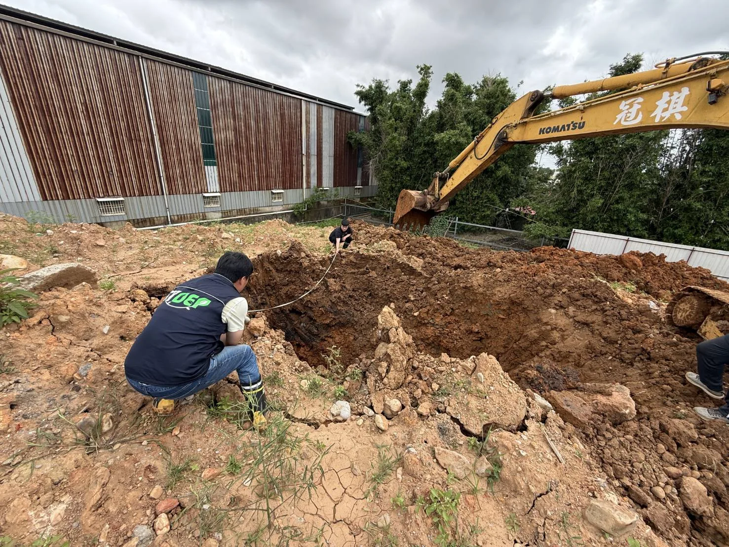 檢警環聯手破獲不法棄土集團於桃園3處農地非法傾倒廢棄物。桃園市環保局提供