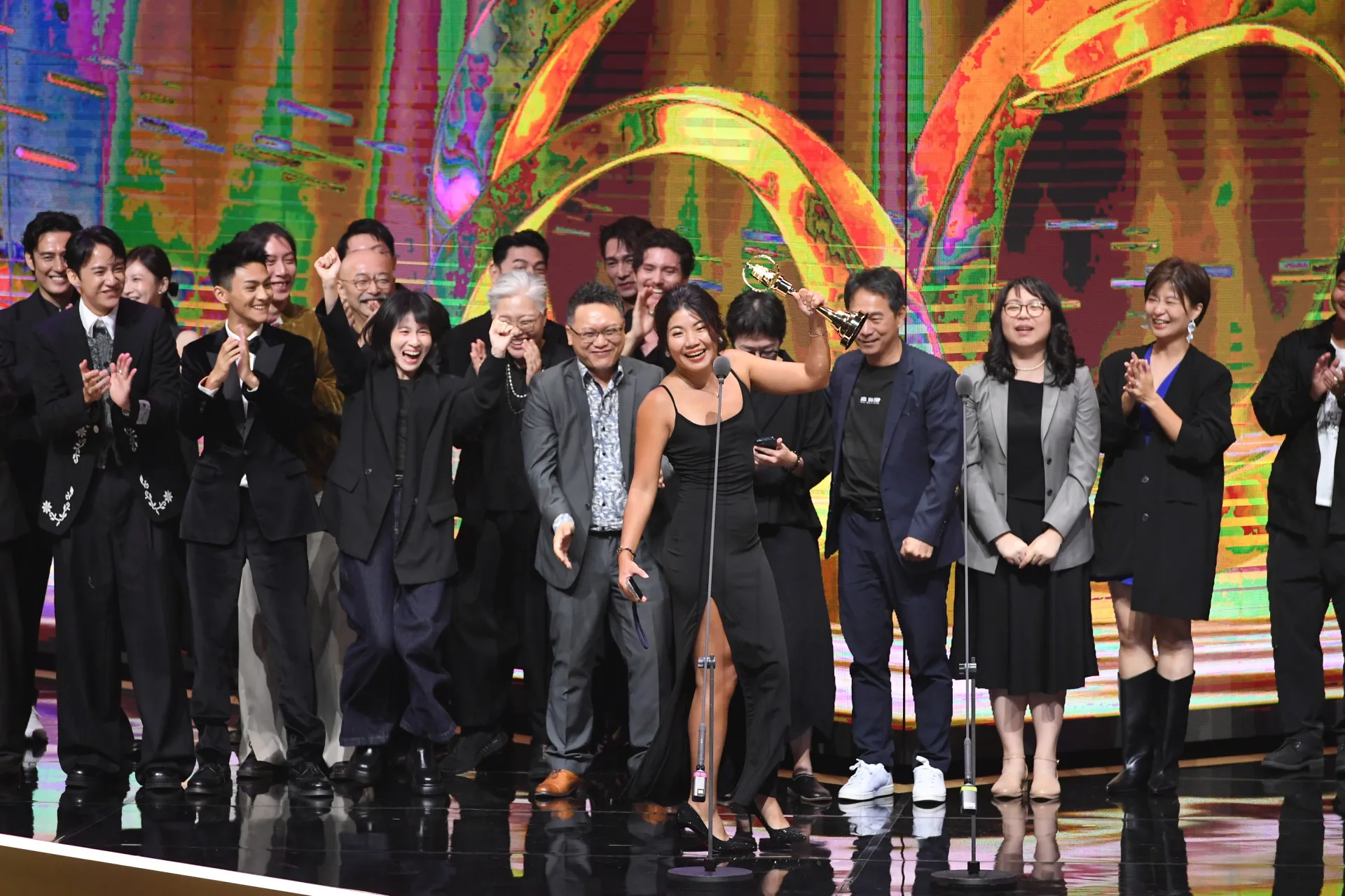 《聽海湧》勇奪戲劇金鐘60五項大獎。