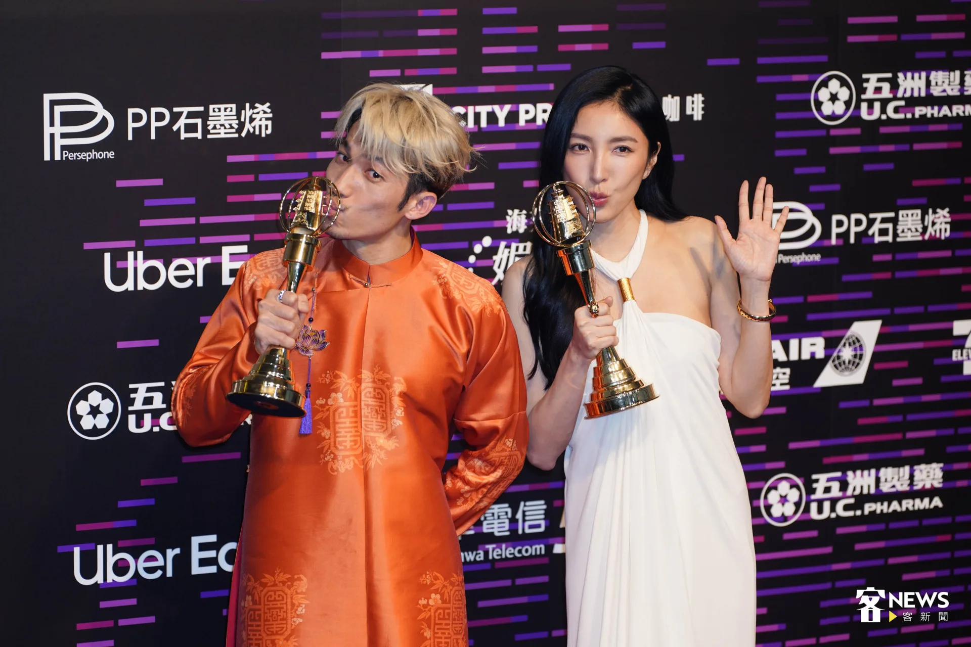 第60屆金鐘獎戲劇類的男女主角獎，分別由連炳發與楊謹華獲得。范修語攝