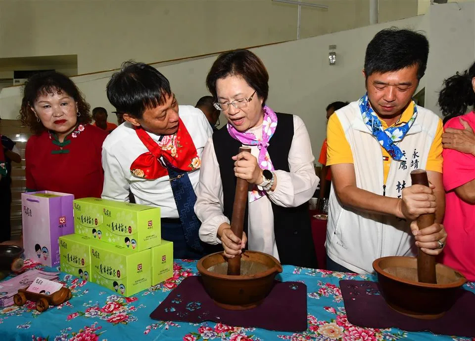 客庄藝文「當好尞」(客語)體驗活動，有擂茶製作。彰縣府提供